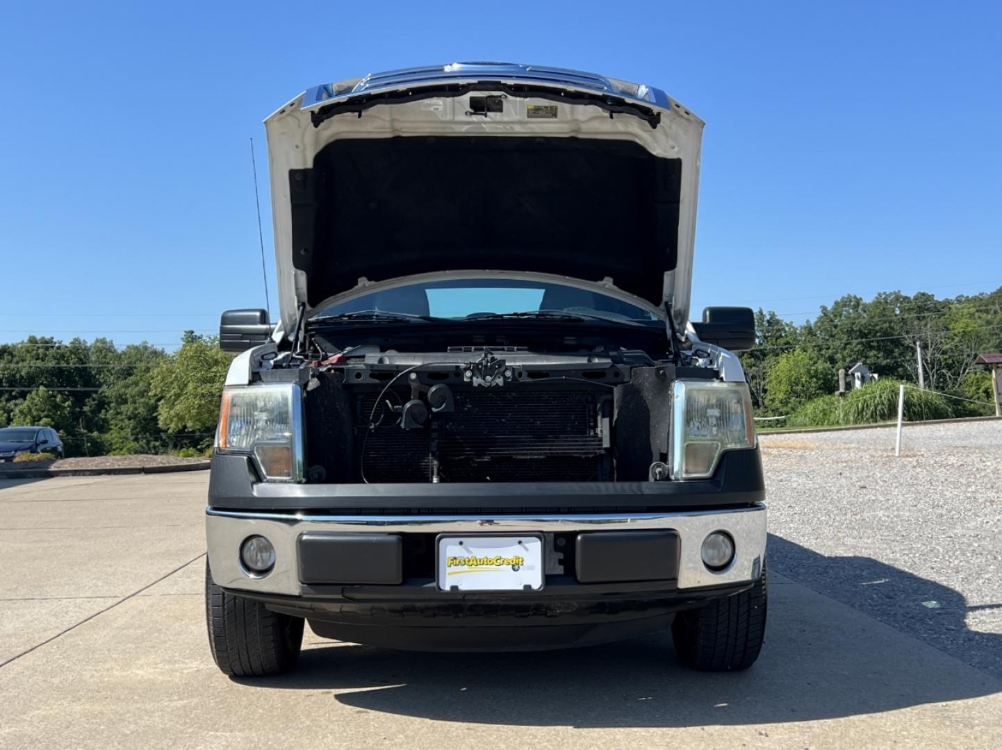 2012 WHITE /Gray Vinyl Ford F-150 XL SuperCrew 5.5-ft. Bed 2WD (1FTFW1CF8CF) with an 5.0L V8 engine, Automatic transmission, located at 506 S. Kingshighway, Cape Girardeau, MO, 63703, (573) 235-5000, 37.294991, -89.553635 - 2012 Ford F-150 XL 181xxx miles Rear Wheel Drive 5.0L V8 Automatic Cruise Power Windows/Locks/Mirrors We have financing available and we accept trades! Fill out a credit application on our website or come by today! If you have any questions, give us a call at (573) 235-5000 or visit our webs - Photo#27