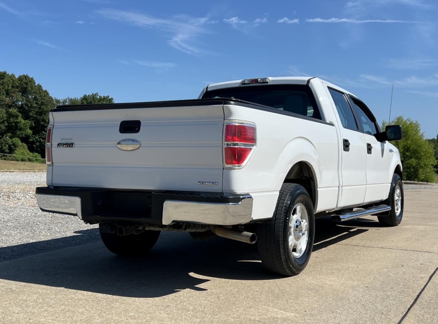 2012 WHITE /Gray Vinyl Ford F-150 XL SuperCrew 5.5-ft. Bed 2WD (1FTFW1CF8CF) with an 5.0L V8 engine, Automatic transmission, located at 506 S. Kingshighway, Cape Girardeau, MO, 63703, (573) 235-5000, 37.294991, -89.553635 - 2012 Ford F-150 XL 181xxx miles Rear Wheel Drive 5.0L V8 Automatic Cruise Power Windows/Locks/Mirrors We have financing available and we accept trades! Fill out a credit application on our website or come by today! If you have any questions, give us a call at (573) 235-5000 or visit our webs - Photo#5