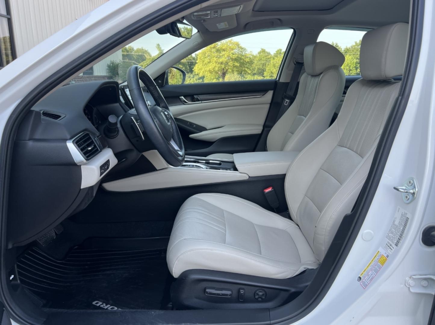 2022 WHITE /Tan Leather Honda Accord Touring 2.0T (1HGCV2F98NA) with an 2.0L 4 Cyl. TURBO engine, Automatic transmission, located at 506 S. Kingshighway, Cape Girardeau, MO, 63703, (573) 235-5000, 37.294991, -89.553635 - 2022 Honda Accord Touring 1-Owner 57xxx miles Front Wheel Drive 2.0L 4 Cyl. Automatic Leather Navigation Power/Heated/Cooled Seats Backup Camera Sunroof Bluetooth Remote Start Cruise Power Windows/Locks/Mirrors We have financing available and we accept trades! Fill out a credit applic - Photo#16