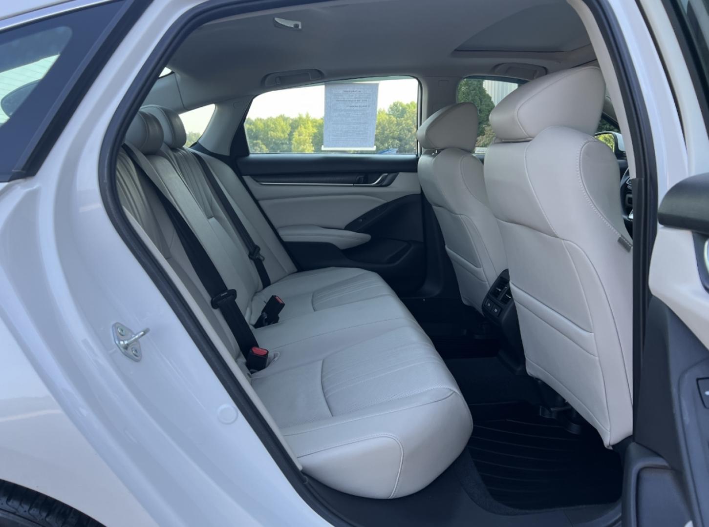 2022 WHITE /Tan Leather Honda Accord Touring 2.0T (1HGCV2F98NA) with an 2.0L 4 Cyl. TURBO engine, Automatic transmission, located at 506 S. Kingshighway, Cape Girardeau, MO, 63703, (573) 235-5000, 37.294991, -89.553635 - 2022 Honda Accord Touring 1-Owner 57xxx miles Front Wheel Drive 2.0L 4 Cyl. Automatic Leather Navigation Power/Heated/Cooled Seats Backup Camera Sunroof Bluetooth Remote Start Cruise Power Windows/Locks/Mirrors We have financing available and we accept trades! Fill out a credit applic - Photo#20