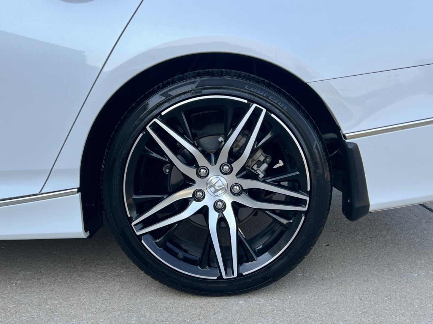 2022 WHITE /Tan Leather Honda Accord Touring 2.0T (1HGCV2F98NA) with an 2.0L 4 Cyl. TURBO engine, Automatic transmission, located at 506 S. Kingshighway, Cape Girardeau, MO, 63703, (573) 235-5000, 37.294991, -89.553635 - 2022 Honda Accord Touring 1-Owner 57xxx miles Front Wheel Drive 2.0L 4 Cyl. Automatic Leather Navigation Power/Heated/Cooled Seats Backup Camera Sunroof Bluetooth Remote Start Cruise Power Windows/Locks/Mirrors We have financing available and we accept trades! Fill out a credit applic - Photo#40