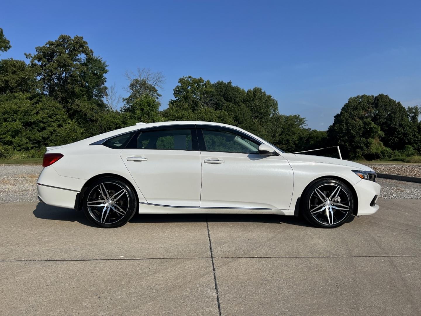 2022 WHITE /Tan Leather Honda Accord Touring 2.0T (1HGCV2F98NA) with an 2.0L 4 Cyl. TURBO engine, Automatic transmission, located at 506 S. Kingshighway, Cape Girardeau, MO, 63703, (573) 235-5000, 37.294991, -89.553635 - 2022 Honda Accord Touring 1-Owner 57xxx miles Front Wheel Drive 2.0L 4 Cyl. Automatic Leather Navigation Power/Heated/Cooled Seats Backup Camera Sunroof Bluetooth Remote Start Cruise Power Windows/Locks/Mirrors We have financing available and we accept trades! Fill out a credit applic - Photo#10
