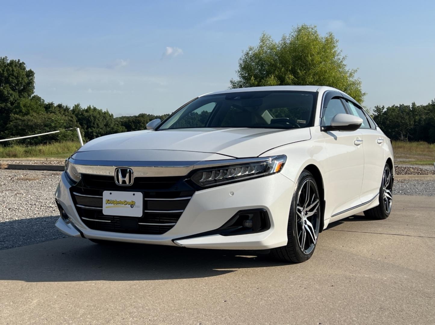 2022 WHITE /Tan Leather Honda Accord Touring 2.0T (1HGCV2F98NA) with an 2.0L 4 Cyl. TURBO engine, Automatic transmission, located at 506 S. Kingshighway, Cape Girardeau, MO, 63703, (573) 235-5000, 37.294991, -89.553635 - 2022 Honda Accord Touring 1-Owner 57xxx miles Front Wheel Drive 2.0L 4 Cyl. Automatic Leather Navigation Power/Heated/Cooled Seats Backup Camera Sunroof Bluetooth Remote Start Cruise Power Windows/Locks/Mirrors We have financing available and we accept trades! Fill out a credit applic - Photo#8