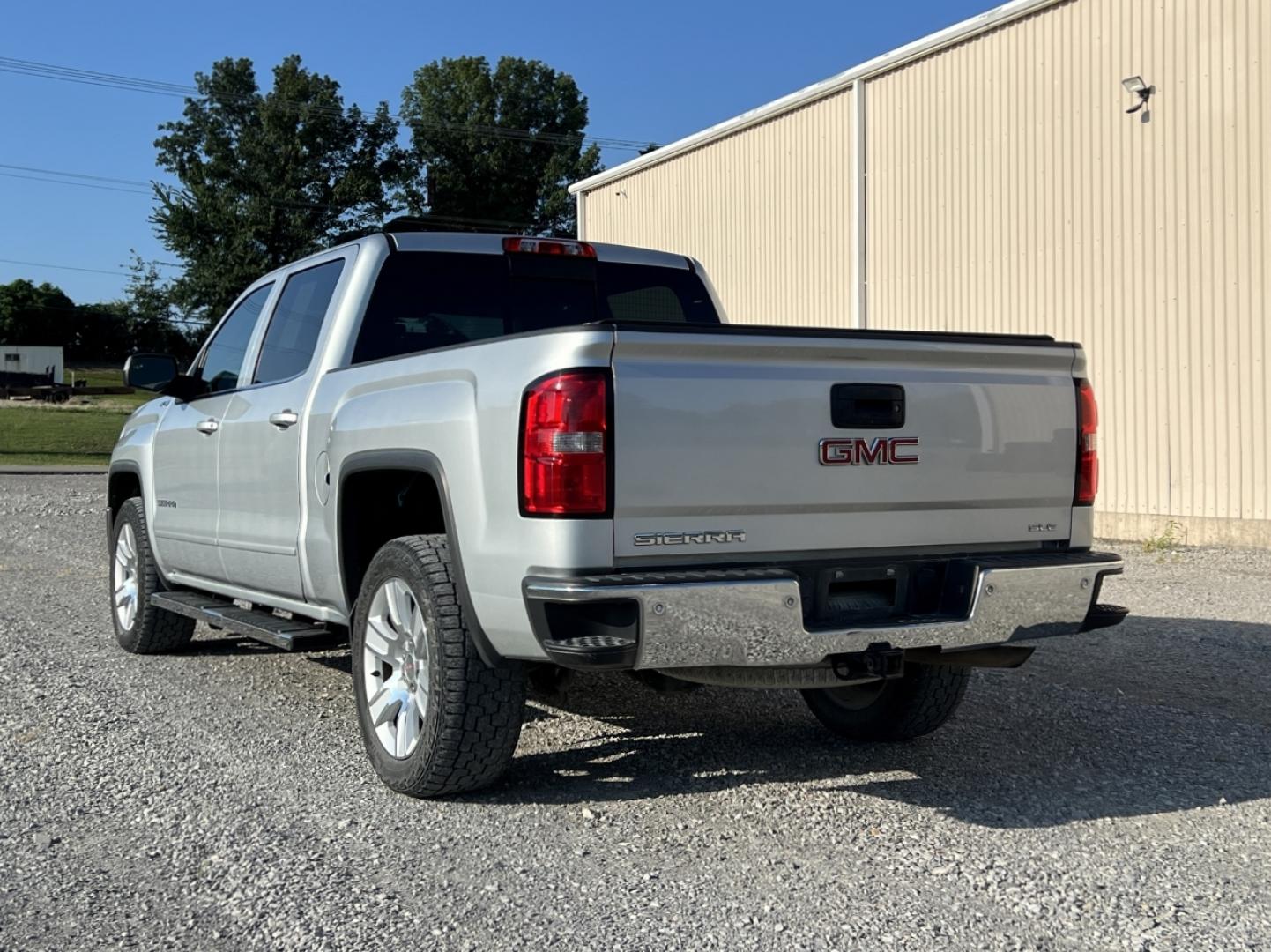 2015 SILVER /Black Cloth GMC Sierra 1500 SLE Crew Cab 4WD (3GTU2UEC5FG) with an 5.3L V8 engine, Automatic transmission, located at 2990 Old Orchard Rd., Jackson, MO, 63755, 37.354214, -89.612106 - We have financing available and we accept trades! Fill out a credit application on our website or come by today! If you have any questions, give us a call at (573) 204-7777 or visit our website at firstautocredit.com. - Photo#8