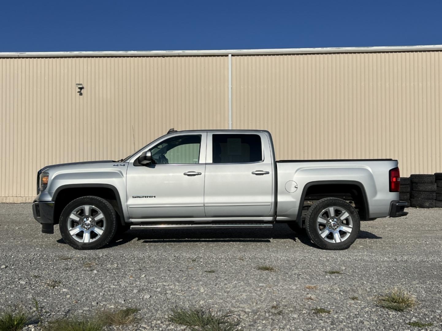 2015 SILVER /Black Cloth GMC Sierra 1500 SLE Crew Cab 4WD (3GTU2UEC5FG) with an 5.3L V8 engine, Automatic transmission, located at 2990 Old Orchard Rd., Jackson, MO, 63755, 37.354214, -89.612106 - We have financing available and we accept trades! Fill out a credit application on our website or come by today! If you have any questions, give us a call at (573) 204-7777 or visit our website at firstautocredit.com. - Photo#7