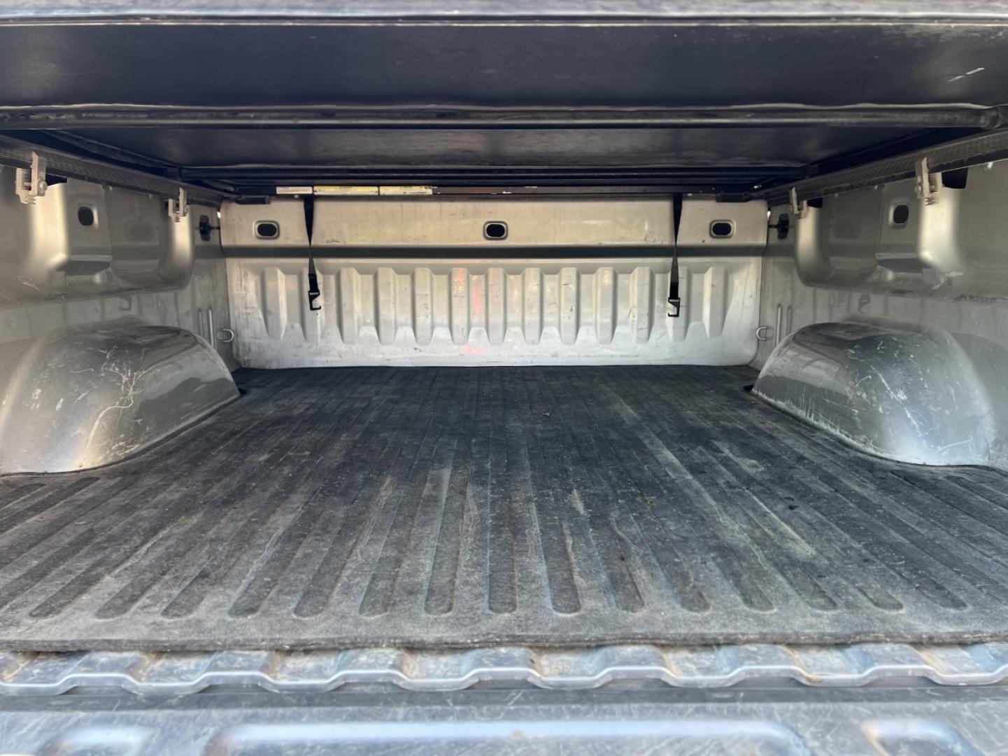 2015 SILVER /Black Cloth GMC Sierra 1500 SLE Crew Cab 4WD (3GTU2UEC5FG) with an 5.3L V8 engine, Automatic transmission, located at 2990 Old Orchard Rd., Jackson, MO, 63755, 37.354214, -89.612106 - We have financing available and we accept trades! Fill out a credit application on our website or come by today! If you have any questions, give us a call at (573) 204-7777 or visit our website at firstautocredit.com. - Photo#10