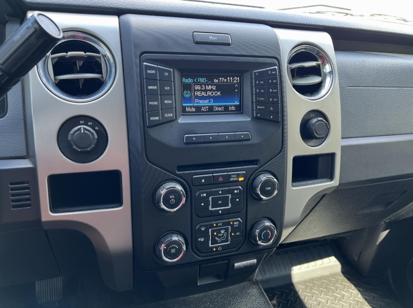 2014 WHITE /Gray Cloth Ford F-150 XLT SuperCrew 4WD (1FTFW1ET7EK) with an 3.5L V6 TURBO engine, Automatic transmission, located at 506 S. Kingshighway, Cape Girardeau, MO, 63703, (573) 235-5000, 37.294991, -89.553635 - 2014 Ford F-150 XLT 143xxx miles 4x4 3.5L V6 Automatic Backup Camera Power Driver Seat Bluetooth Cruise Power Windows/Locks/Mirrors We have financing available and we accept trades! Fill out a credit application on our website or come by today! If you have any questions, give us a call at - Photo#24