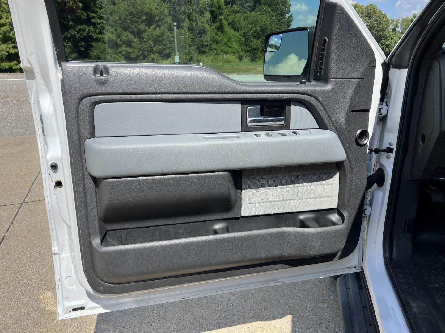 2014 WHITE /Gray Cloth Ford F-150 XLT SuperCrew 4WD (1FTFW1ET7EK) with an 3.5L V6 TURBO engine, Automatic transmission, located at 506 S. Kingshighway, Cape Girardeau, MO, 63703, (573) 235-5000, 37.294991, -89.553635 - 2014 Ford F-150 XLT 143xxx miles 4x4 3.5L V6 Automatic Backup Camera Power Driver Seat Bluetooth Cruise Power Windows/Locks/Mirrors We have financing available and we accept trades! Fill out a credit application on our website or come by today! If you have any questions, give us a call at - Photo#12