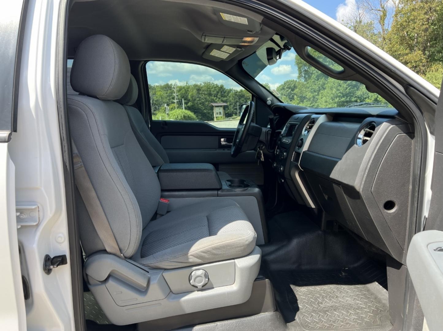 2014 WHITE /Gray Cloth Ford F-150 XLT SuperCrew 4WD (1FTFW1ET7EK) with an 3.5L V6 TURBO engine, Automatic transmission, located at 506 S. Kingshighway, Cape Girardeau, MO, 63703, (573) 235-5000, 37.294991, -89.553635 - 2014 Ford F-150 XLT 143xxx miles 4x4 3.5L V6 Automatic Backup Camera Power Driver Seat Bluetooth Cruise Power Windows/Locks/Mirrors We have financing available and we accept trades! Fill out a credit application on our website or come by today! If you have any questions, give us a call at - Photo#15