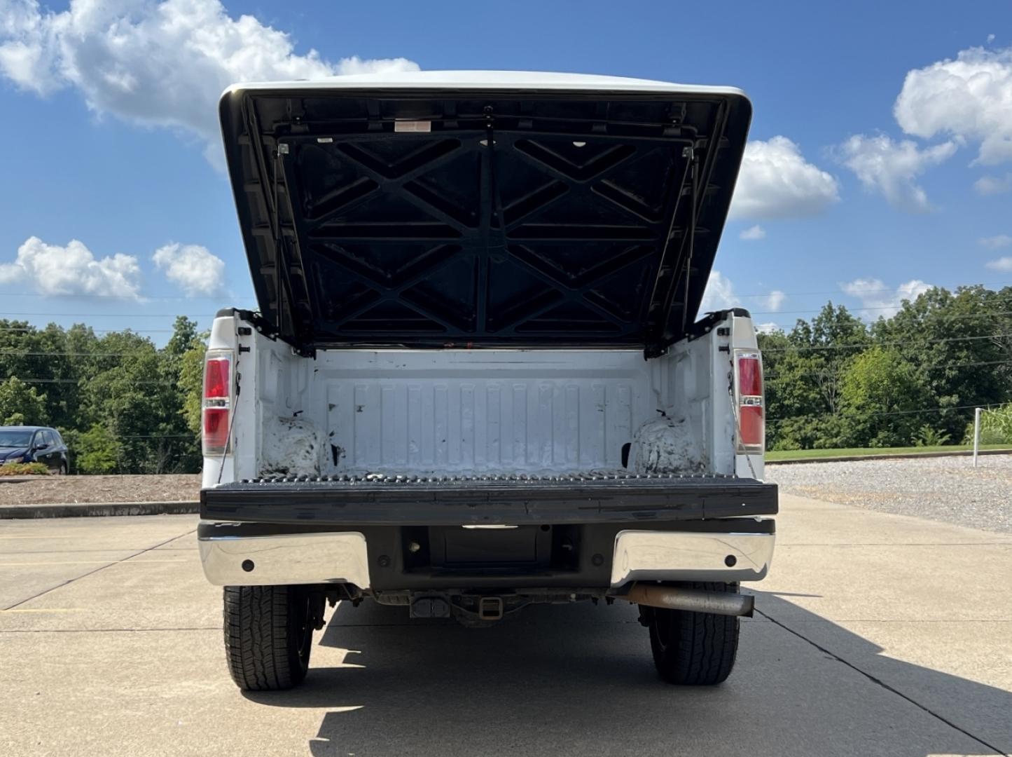 2014 WHITE /Gray Cloth Ford F-150 XLT SuperCrew 4WD (1FTFW1ET7EK) with an 3.5L V6 TURBO engine, Automatic transmission, located at 506 S. Kingshighway, Cape Girardeau, MO, 63703, (573) 235-5000, 37.294991, -89.553635 - 2014 Ford F-150 XLT 143xxx miles 4x4 3.5L V6 Automatic Backup Camera Power Driver Seat Bluetooth Cruise Power Windows/Locks/Mirrors We have financing available and we accept trades! Fill out a credit application on our website or come by today! If you have any questions, give us a call at - Photo#18
