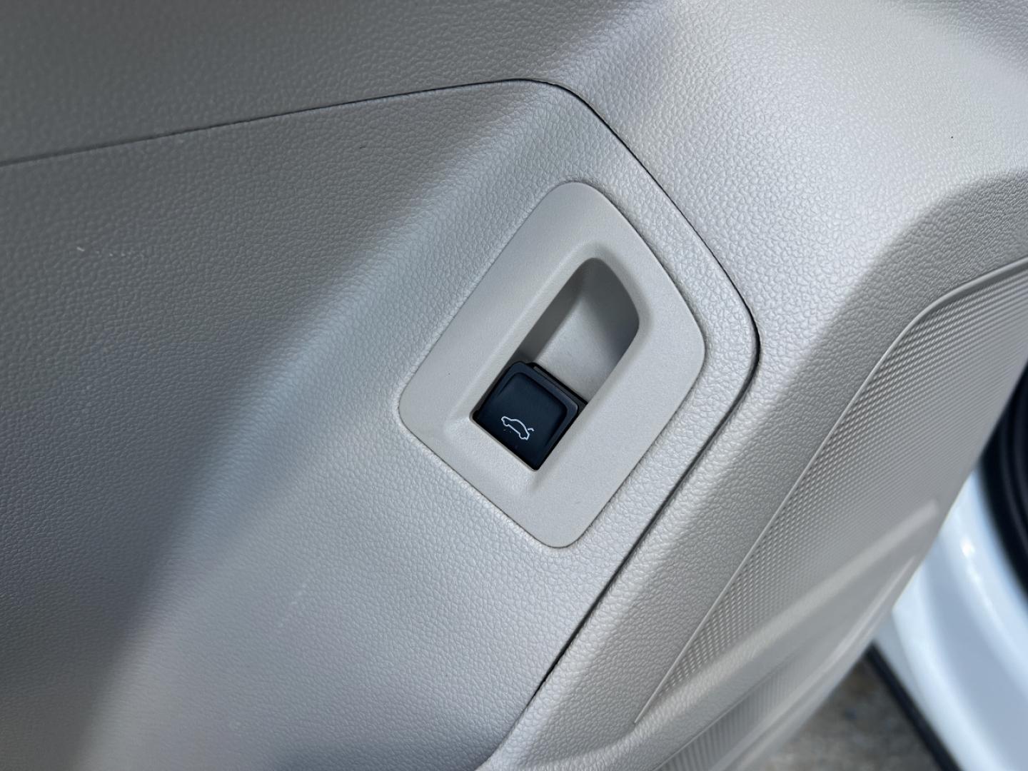 2021 WHITE /Tan Leather Volkswagen Atlas V6 SEL 4MOTION (1V2BR2CA1MC) with an 3.6L V6 engine, Automatic transmission, located at 506 S. Kingshighway, Cape Girardeau, MO, 63703, (573) 235-5000, 37.294991, -89.553635 - 2021 Volkswagen Atlas SEL 4Motion 77xxx miles All Wheel Drive 3.6L V6 Automatic Leather 3rd Row Navigation Power/Heated Seats Heated Steering Wheel Backup Camera Sunroof Bluetooth Remote Start Cruise Power Windows/Locks/Mirrors We have financing available and we accept trades! Fill o - Photo#32
