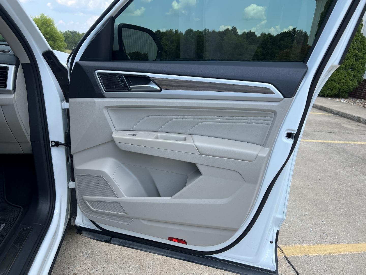 2021 WHITE /Tan Leather Volkswagen Atlas V6 SEL 4MOTION (1V2BR2CA1MC) with an 3.6L V6 engine, Automatic transmission, located at 506 S. Kingshighway, Cape Girardeau, MO, 63703, (573) 235-5000, 37.294991, -89.553635 - 2021 Volkswagen Atlas SEL 4Motion 77xxx miles All Wheel Drive 3.6L V6 Automatic Leather 3rd Row Navigation Power/Heated Seats Heated Steering Wheel Backup Camera Sunroof Bluetooth Remote Start Cruise Power Windows/Locks/Mirrors We have financing available and we accept trades! Fill o - Photo#17