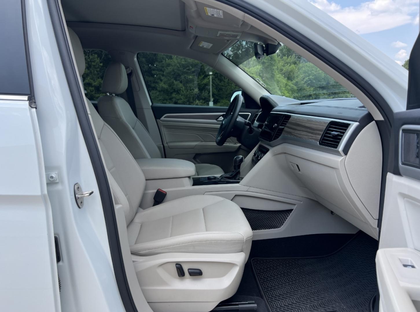 2021 WHITE /Tan Leather Volkswagen Atlas V6 SEL 4MOTION (1V2BR2CA1MC) with an 3.6L V6 engine, Automatic transmission, located at 506 S. Kingshighway, Cape Girardeau, MO, 63703, (573) 235-5000, 37.294991, -89.553635 - 2021 Volkswagen Atlas SEL 4Motion 77xxx miles All Wheel Drive 3.6L V6 Automatic Leather 3rd Row Navigation Power/Heated Seats Heated Steering Wheel Backup Camera Sunroof Bluetooth Remote Start Cruise Power Windows/Locks/Mirrors We have financing available and we accept trades! Fill o - Photo#18
