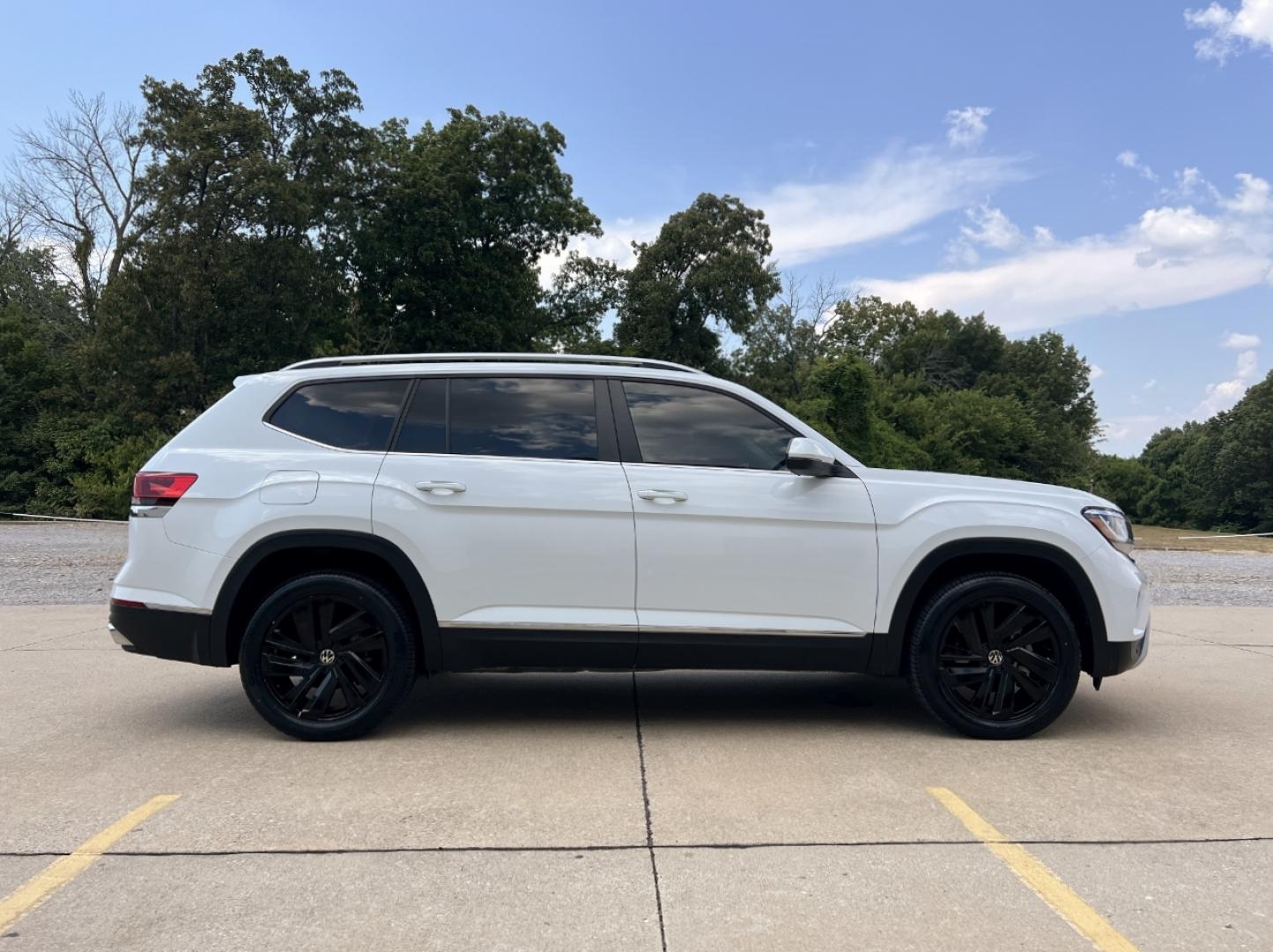 2021 WHITE /Tan Leather Volkswagen Atlas V6 SEL 4MOTION (1V2BR2CA1MC) with an 3.6L V6 engine, Automatic transmission, located at 506 S. Kingshighway, Cape Girardeau, MO, 63703, (573) 235-5000, 37.294991, -89.553635 - 2021 Volkswagen Atlas SEL 4Motion 77xxx miles All Wheel Drive 3.6L V6 Automatic Leather 3rd Row Navigation Power/Heated Seats Heated Steering Wheel Backup Camera Sunroof Bluetooth Remote Start Cruise Power Windows/Locks/Mirrors We have financing available and we accept trades! Fill o - Photo#10