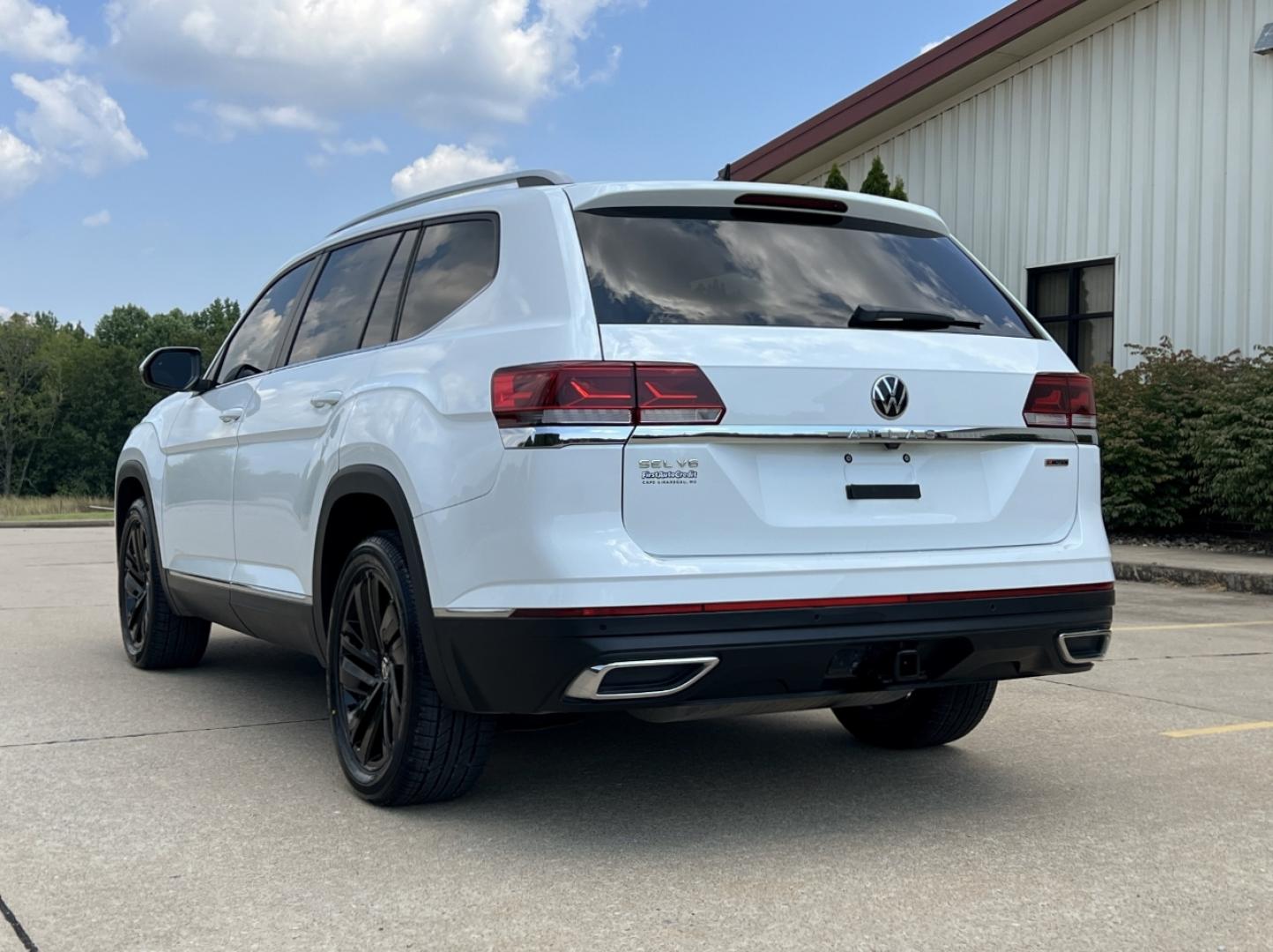 2021 WHITE /Tan Leather Volkswagen Atlas V6 SEL 4MOTION (1V2BR2CA1MC) with an 3.6L V6 engine, Automatic transmission, located at 506 S. Kingshighway, Cape Girardeau, MO, 63703, (573) 235-5000, 37.294991, -89.553635 - 2021 Volkswagen Atlas SEL 4Motion 77xxx miles All Wheel Drive 3.6L V6 Automatic Leather 3rd Row Navigation Power/Heated Seats Heated Steering Wheel Backup Camera Sunroof Bluetooth Remote Start Cruise Power Windows/Locks/Mirrors We have financing available and we accept trades! Fill o - Photo#12