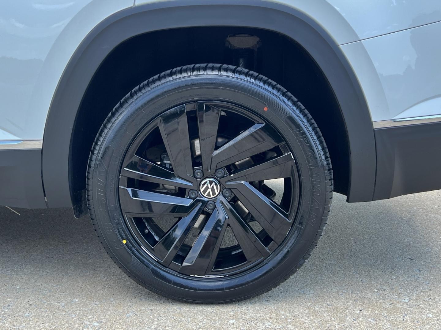 2021 WHITE /Tan Leather Volkswagen Atlas V6 SEL 4MOTION (1V2BR2CA1MC) with an 3.6L V6 engine, Automatic transmission, located at 506 S. Kingshighway, Cape Girardeau, MO, 63703, (573) 235-5000, 37.294991, -89.553635 - 2021 Volkswagen Atlas SEL 4Motion 77xxx miles All Wheel Drive 3.6L V6 Automatic Leather 3rd Row Navigation Power/Heated Seats Heated Steering Wheel Backup Camera Sunroof Bluetooth Remote Start Cruise Power Windows/Locks/Mirrors We have financing available and we accept trades! Fill o - Photo#41