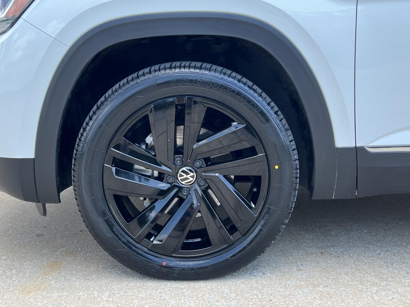 2021 WHITE /Tan Leather Volkswagen Atlas V6 SEL 4MOTION (1V2BR2CA1MC) with an 3.6L V6 engine, Automatic transmission, located at 506 S. Kingshighway, Cape Girardeau, MO, 63703, (573) 235-5000, 37.294991, -89.553635 - 2021 Volkswagen Atlas SEL 4Motion 77xxx miles All Wheel Drive 3.6L V6 Automatic Leather 3rd Row Navigation Power/Heated Seats Heated Steering Wheel Backup Camera Sunroof Bluetooth Remote Start Cruise Power Windows/Locks/Mirrors We have financing available and we accept trades! Fill o - Photo#40