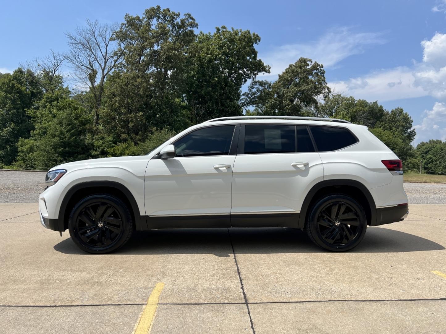 2021 WHITE /Tan Leather Volkswagen Atlas V6 SEL 4MOTION (1V2BR2CA1MC) with an 3.6L V6 engine, Automatic transmission, located at 506 S. Kingshighway, Cape Girardeau, MO, 63703, (573) 235-5000, 37.294991, -89.553635 - 2021 Volkswagen Atlas SEL 4Motion 77xxx miles All Wheel Drive 3.6L V6 Automatic Leather 3rd Row Navigation Power/Heated Seats Heated Steering Wheel Backup Camera Sunroof Bluetooth Remote Start Cruise Power Windows/Locks/Mirrors We have financing available and we accept trades! Fill o - Photo#9