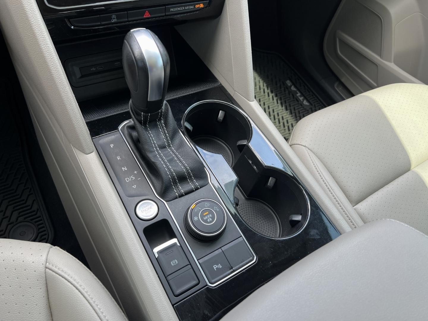 2021 WHITE /Tan Leather Volkswagen Atlas V6 SEL 4MOTION (1V2BR2CA1MC) with an 3.6L V6 engine, Automatic transmission, located at 506 S. Kingshighway, Cape Girardeau, MO, 63703, (573) 235-5000, 37.294991, -89.553635 - 2021 Volkswagen Atlas SEL 4Motion 77xxx miles All Wheel Drive 3.6L V6 Automatic Leather 3rd Row Navigation Power/Heated Seats Heated Steering Wheel Backup Camera Sunroof Bluetooth Remote Start Cruise Power Windows/Locks/Mirrors We have financing available and we accept trades! Fill o - Photo#27