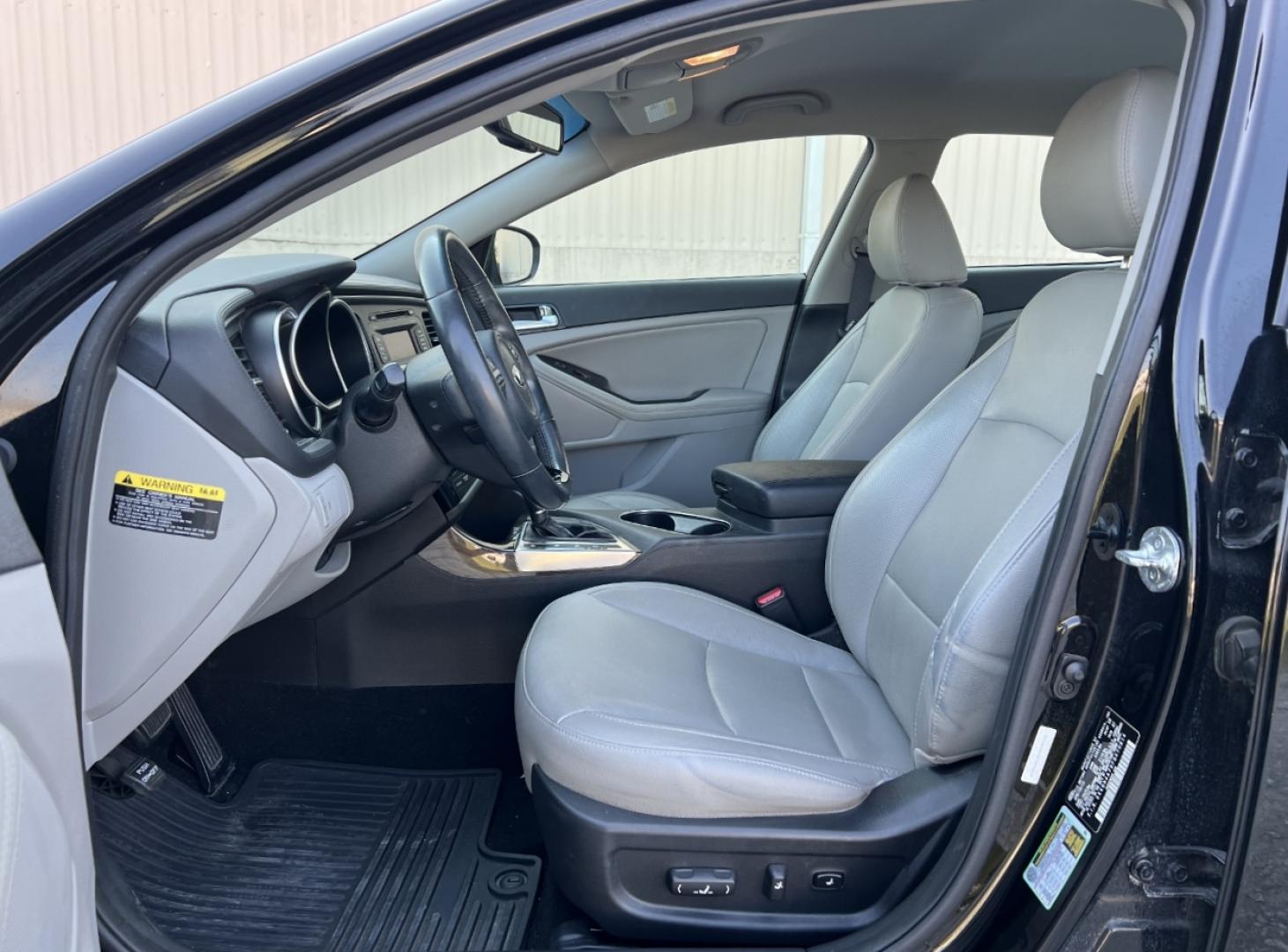 2015 BLACK /Gray Leather Kia Optima EX (5XXGN4A79FG) with an 2.4L 4 Cyl. engine, Automatic transmission, located at 2990 Old Orchard Rd., Jackson, MO, 63755, 37.354214, -89.612106 - We have financing available and we accept trades! Fill out a credit application on our website or come by today! If you have any questions, give us a call at (573) 204-7777 or visit our website at firstautocredit.com. - Photo#4