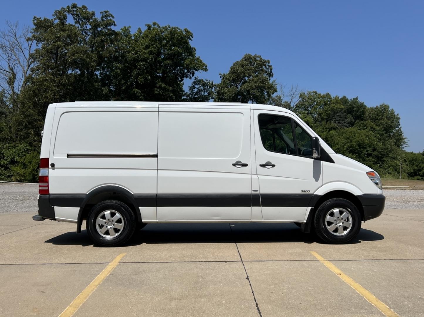 2013 WHITE /Black Cloth Mercedes-Benz Sprinter 2500 (WD3PE7CC1D5) with an 3.0L V6 TURBO DIESEL engine, Automatic transmission, located at 506 S. Kingshighway, Cape Girardeau, MO, 63703, (573) 235-5000, 37.294991, -89.553635 - 2013 Mercedes-Benz Sprinter 2500 Local 1-Owner Only 90xxx miles Rear Wheel Drive 3.0L V6 Diesel Automatic Cruise Power Windows/Locks/Mirrors We have financing available and we accept trades! Fill out a credit application on our website or come by today! If you have any questions, give us a - Photo#4