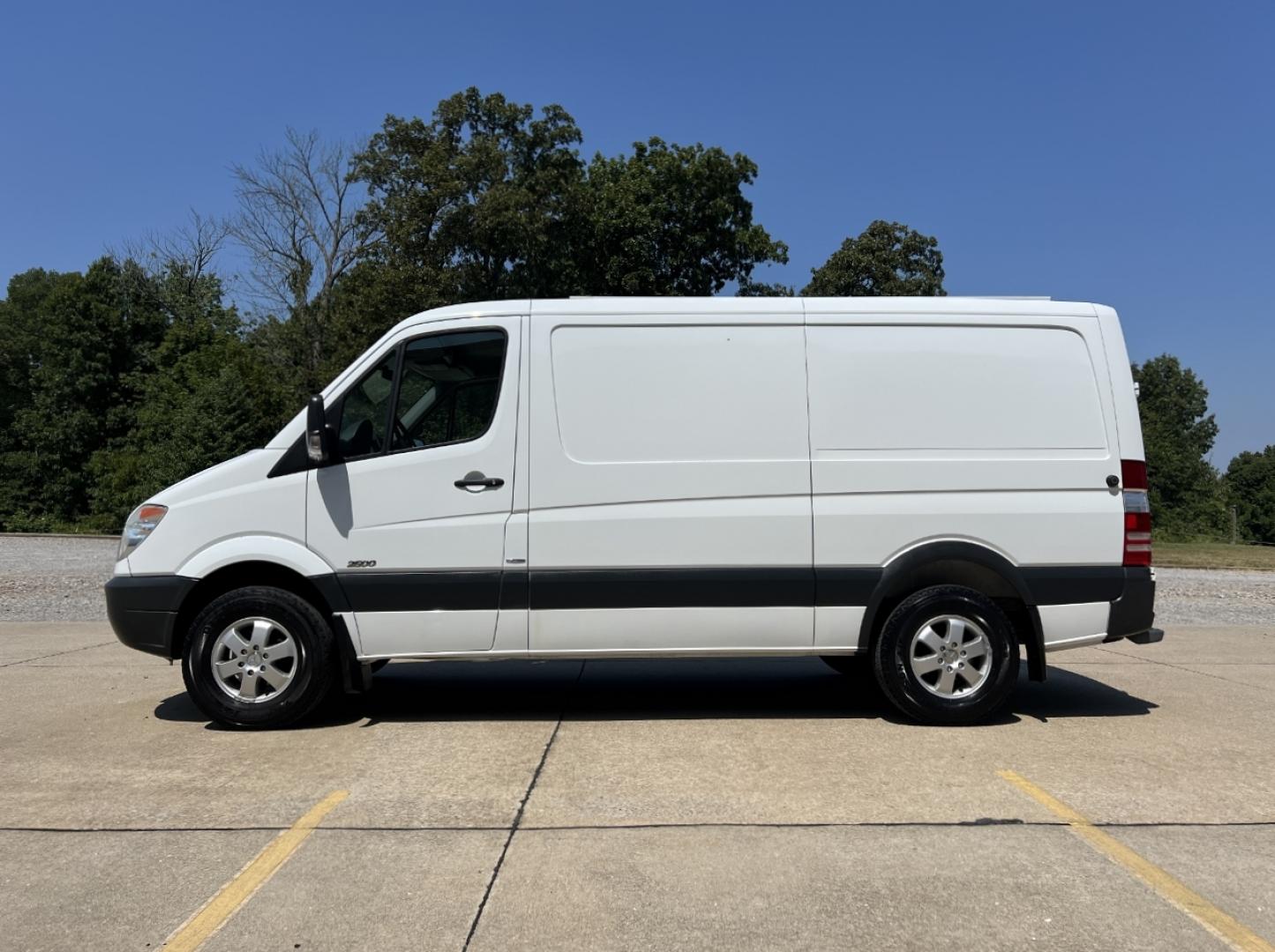 2013 WHITE /Black Cloth Mercedes-Benz Sprinter 2500 (WD3PE7CC1D5) with an 3.0L V6 TURBO DIESEL engine, Automatic transmission, located at 506 S. Kingshighway, Cape Girardeau, MO, 63703, (573) 235-5000, 37.294991, -89.553635 - 2013 Mercedes-Benz Sprinter 2500 Local 1-Owner Only 90xxx miles Rear Wheel Drive 3.0L V6 Diesel Automatic Cruise Power Windows/Locks/Mirrors We have financing available and we accept trades! Fill out a credit application on our website or come by today! If you have any questions, give us a - Photo#3