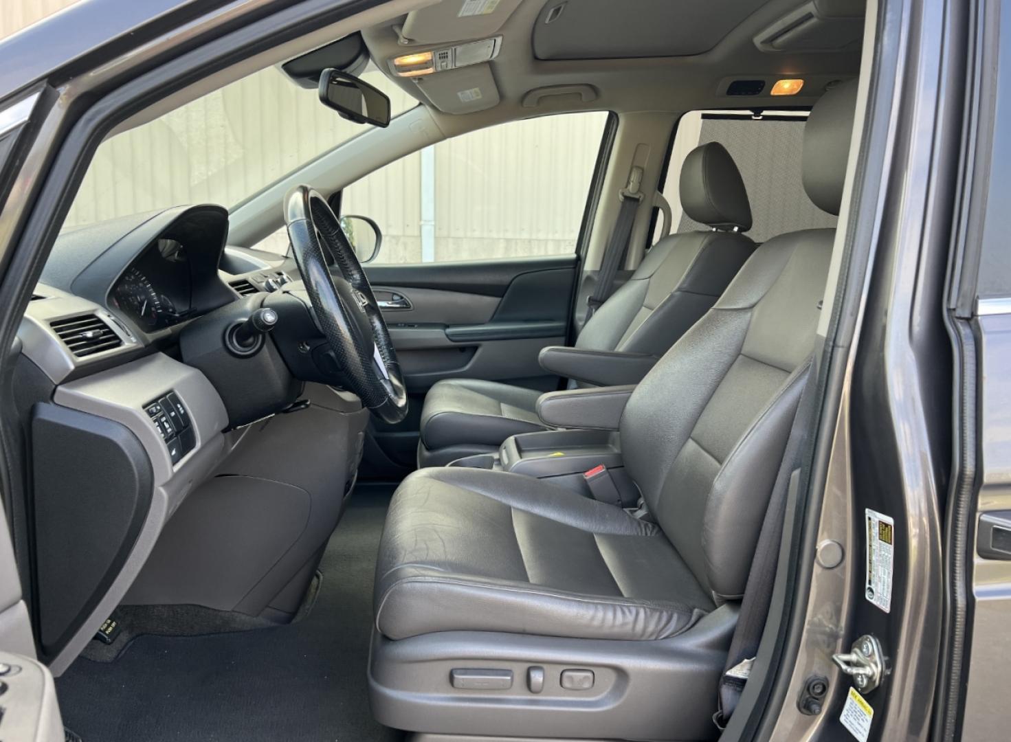 2016 GRAY /Gray Leather Honda Odyssey EX-L (5FNRL5H61GB) with an 3.5L V6 engine, Automatic transmission, located at 2990 Old Orchard Rd., Jackson, MO, 63755, 37.354214, -89.612106 - We have financing available and we accept trades! Fill out a credit application on our website or come by today! If you have any questions, give us a call at (573) 204-7777 or visit our website at firstautocredit.com. - Photo#7