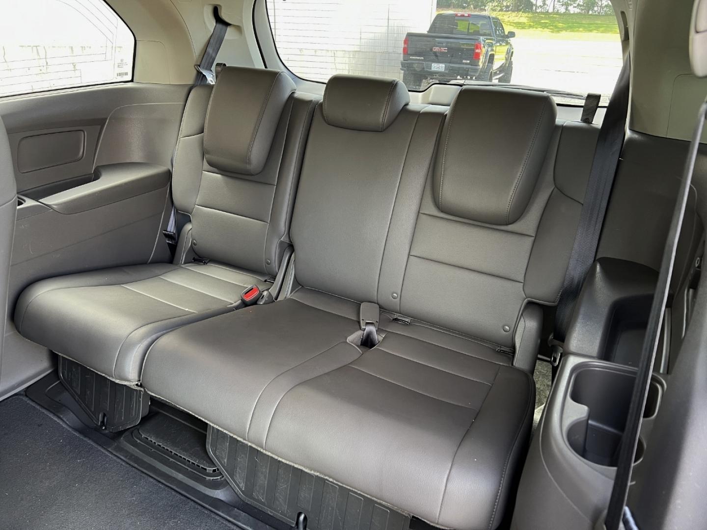 2016 GRAY /Gray Leather Honda Odyssey EX-L (5FNRL5H61GB) with an 3.5L V6 engine, Automatic transmission, located at 2990 Old Orchard Rd., Jackson, MO, 63755, 37.354214, -89.612106 - We have financing available and we accept trades! Fill out a credit application on our website or come by today! If you have any questions, give us a call at (573) 204-7777 or visit our website at firstautocredit.com. - Photo#9