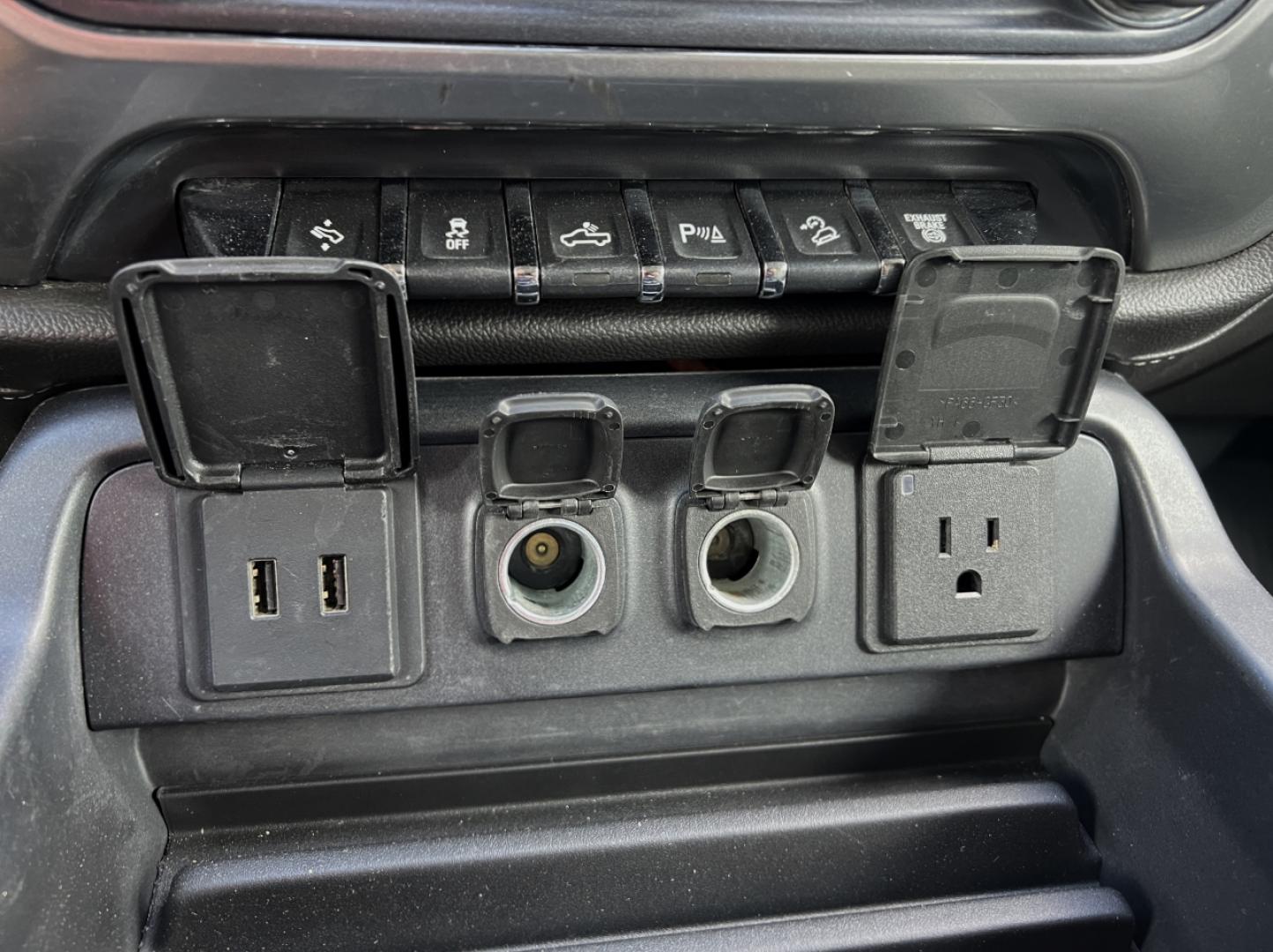 2016 GRAY /Gray Leather Chevrolet Silverado 2500HD LTZ Crew Cab 4WD (1GC1KWE82GF) with an 6.6L V8 TURBO DIESEL engine, Automatic transmission, located at 506 S. Kingshighway, Cape Girardeau, MO, 63703, (573) 235-5000, 37.294991, -89.553635 - 2016 Chevrolet Silverado 2500HD LTZ 136xxx miles 4x4 6.6L V8 Turbo Diesel Automatic Leather Navigation Power/Heated Seats Backup Camera Bluetooth Remote Start Cruise Power Windows/Locks/Mirrors We have financing available and we accept trades! Fill out a credit application on our websit - Photo#25