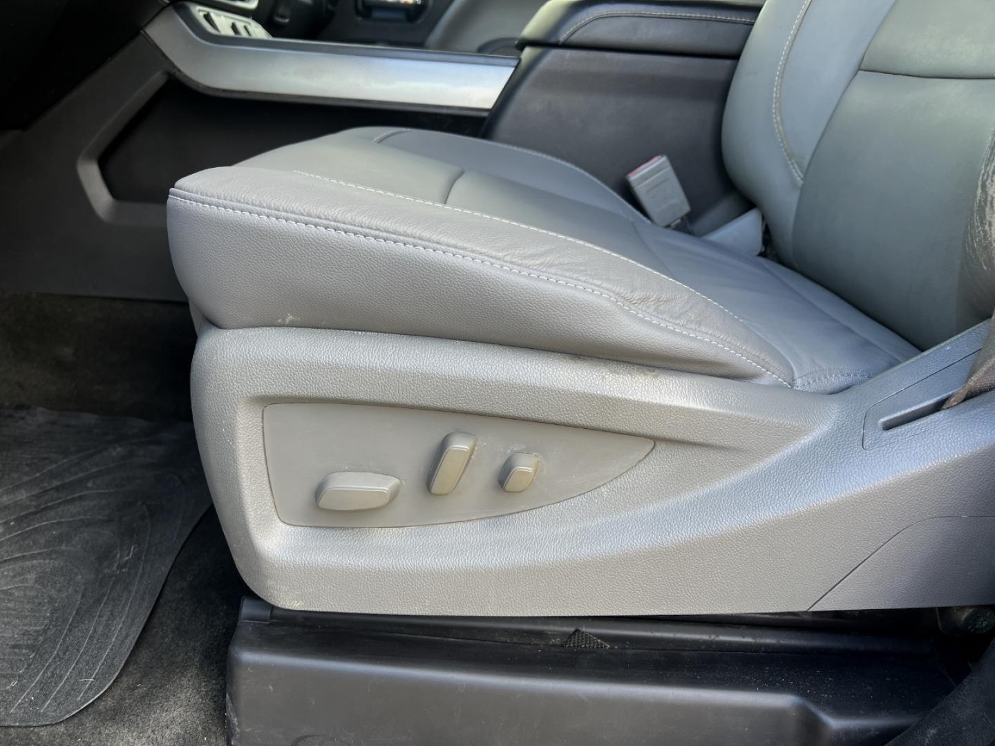 2016 GRAY /Gray Leather Chevrolet Silverado 2500HD LTZ Crew Cab 4WD (1GC1KWE82GF) with an 6.6L V8 TURBO DIESEL engine, Automatic transmission, located at 506 S. Kingshighway, Cape Girardeau, MO, 63703, (573) 235-5000, 37.294991, -89.553635 - 2016 Chevrolet Silverado 2500HD LTZ 136xxx miles 4x4 6.6L V8 Turbo Diesel Automatic Leather Navigation Power/Heated Seats Backup Camera Bluetooth Remote Start Cruise Power Windows/Locks/Mirrors We have financing available and we accept trades! Fill out a credit application on our websit - Photo#6