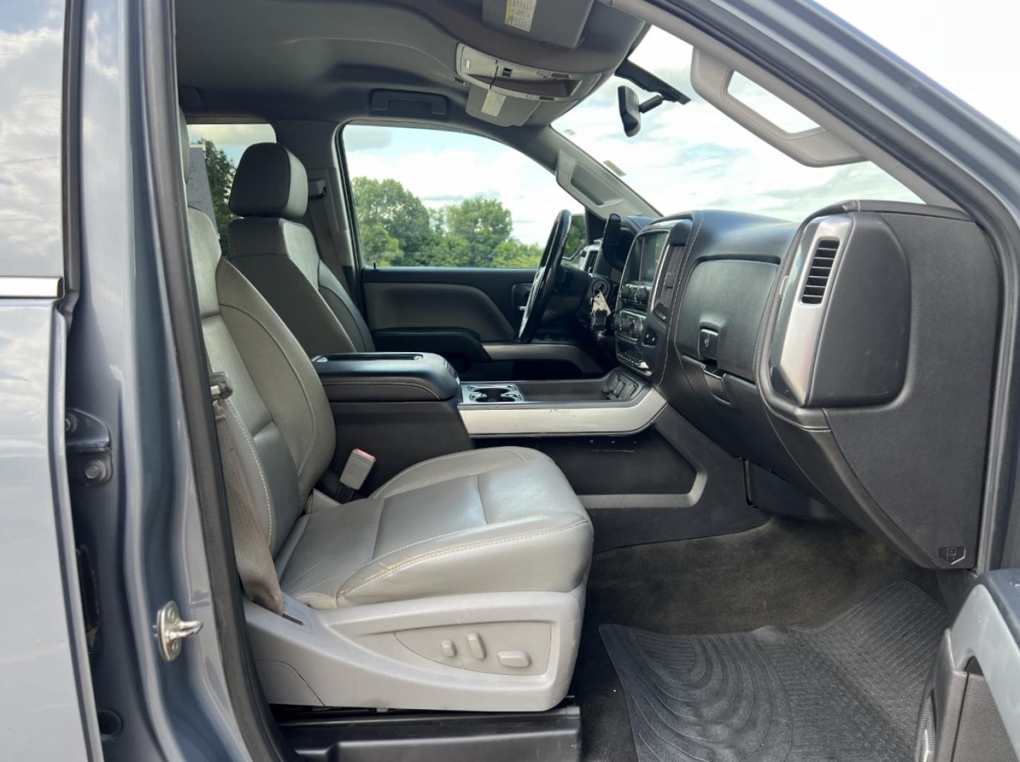 2016 GRAY /Gray Leather Chevrolet Silverado 2500HD LTZ Crew Cab 4WD (1GC1KWE82GF) with an 6.6L V8 TURBO DIESEL engine, Automatic transmission, located at 506 S. Kingshighway, Cape Girardeau, MO, 63703, (573) 235-5000, 37.294991, -89.553635 - 2016 Chevrolet Silverado 2500HD LTZ 136xxx miles 4x4 6.6L V8 Turbo Diesel Automatic Leather Navigation Power/Heated Seats Backup Camera Bluetooth Remote Start Cruise Power Windows/Locks/Mirrors We have financing available and we accept trades! Fill out a credit application on our websit - Photo#17