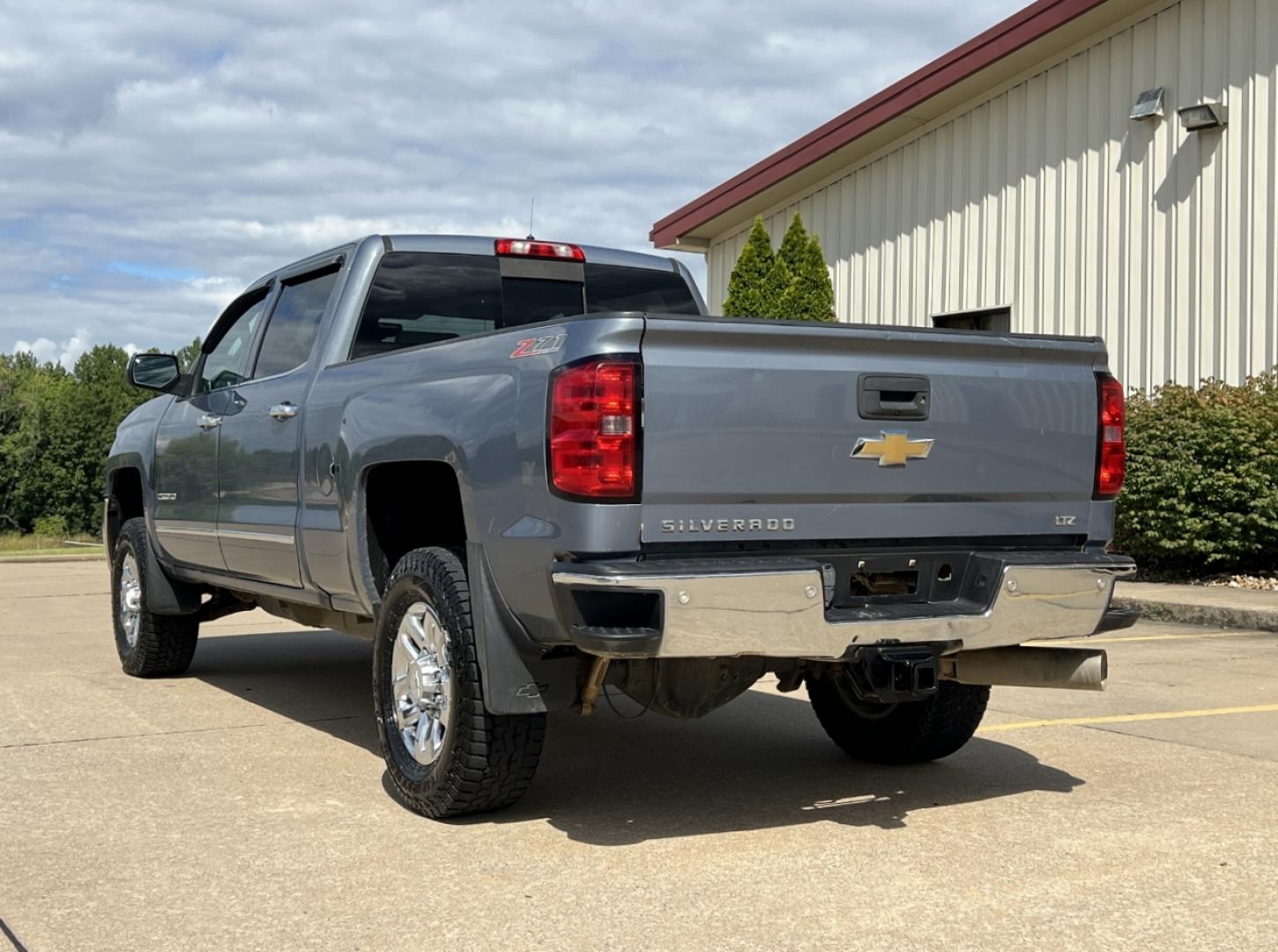 2016 GRAY /Gray Leather Chevrolet Silverado 2500HD LTZ Crew Cab 4WD (1GC1KWE82GF) with an 6.6L V8 TURBO DIESEL engine, Automatic transmission, located at 506 S. Kingshighway, Cape Girardeau, MO, 63703, (573) 235-5000, 37.294991, -89.553635 - 2016 Chevrolet Silverado 2500HD LTZ 136xxx miles 4x4 6.6L V8 Turbo Diesel Automatic Leather Navigation Power/Heated Seats Backup Camera Bluetooth Remote Start Cruise Power Windows/Locks/Mirrors We have financing available and we accept trades! Fill out a credit application on our websit - Photo#11