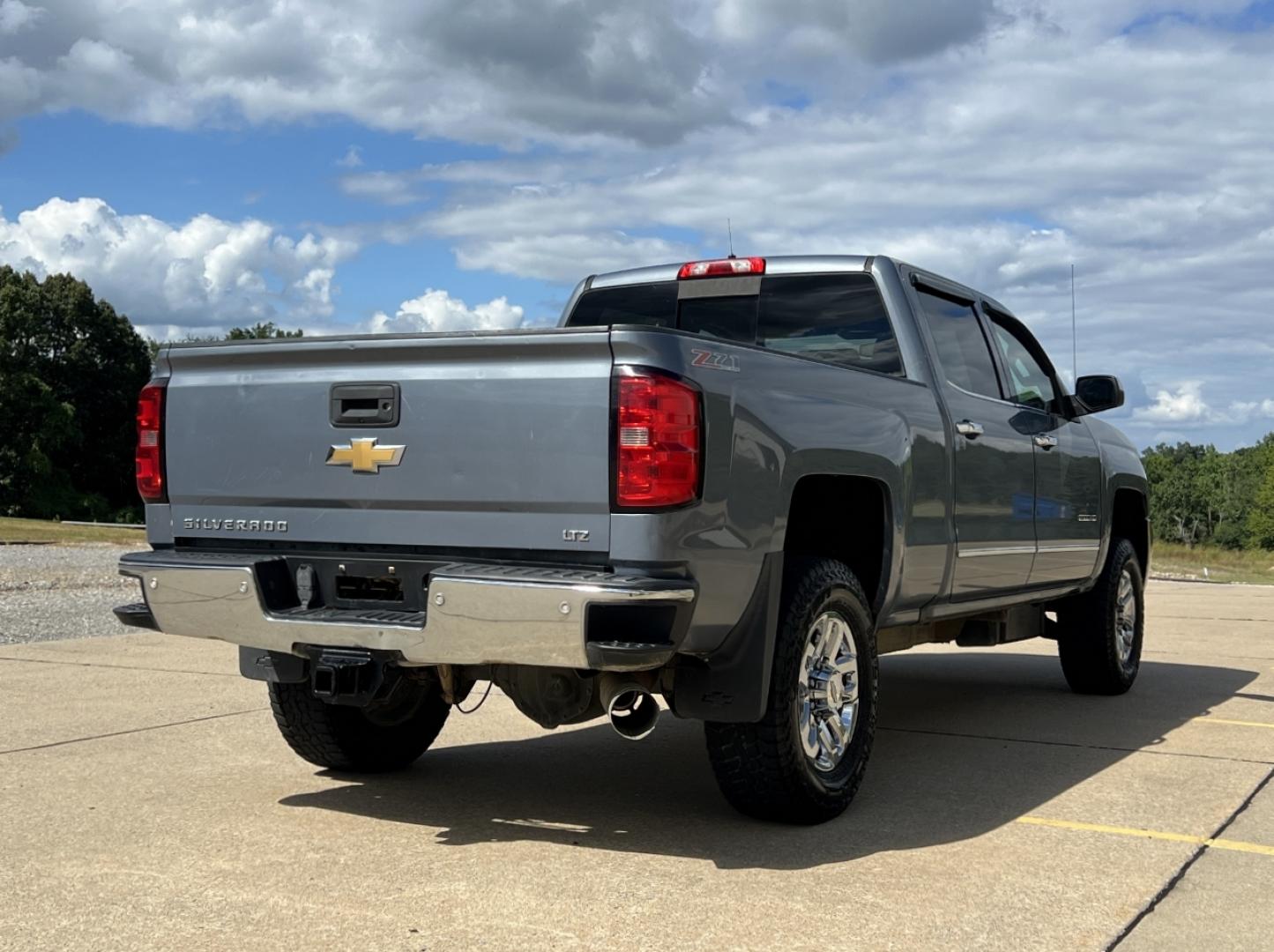 2016 GRAY /Gray Leather Chevrolet Silverado 2500HD LTZ Crew Cab 4WD (1GC1KWE82GF) with an 6.6L V8 TURBO DIESEL engine, Automatic transmission, located at 506 S. Kingshighway, Cape Girardeau, MO, 63703, (573) 235-5000, 37.294991, -89.553635 - 2016 Chevrolet Silverado 2500HD LTZ 136xxx miles 4x4 6.6L V8 Turbo Diesel Automatic Leather Navigation Power/Heated Seats Backup Camera Bluetooth Remote Start Cruise Power Windows/Locks/Mirrors We have financing available and we accept trades! Fill out a credit application on our websit - Photo#10