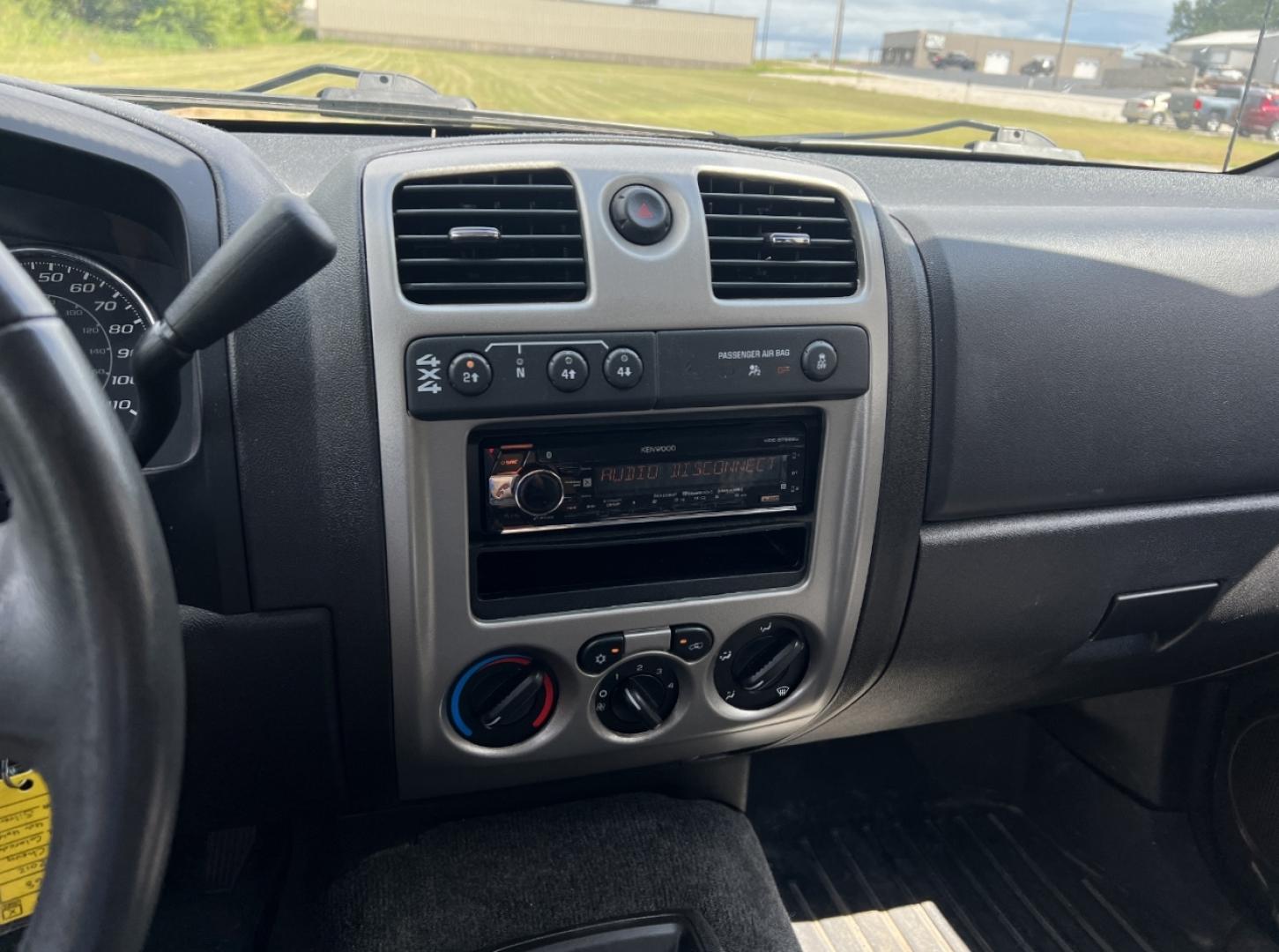 2012 SILVER /Black Cloth Chevrolet Colorado 2LT Crew Cab 4WD (1GCHTDFE1C8) with an 3.7L 5 Cyl. engine, Automatic transmission, located at 2990 Old Orchard Rd., Jackson, MO, 63755, 37.354214, -89.612106 - We have financing available and we accept trades! Fill out a credit application on our website or come by today! If you have any questions, give us a call at (573) 204-7777 or visit our website at firstautocredit.com. - Photo#3