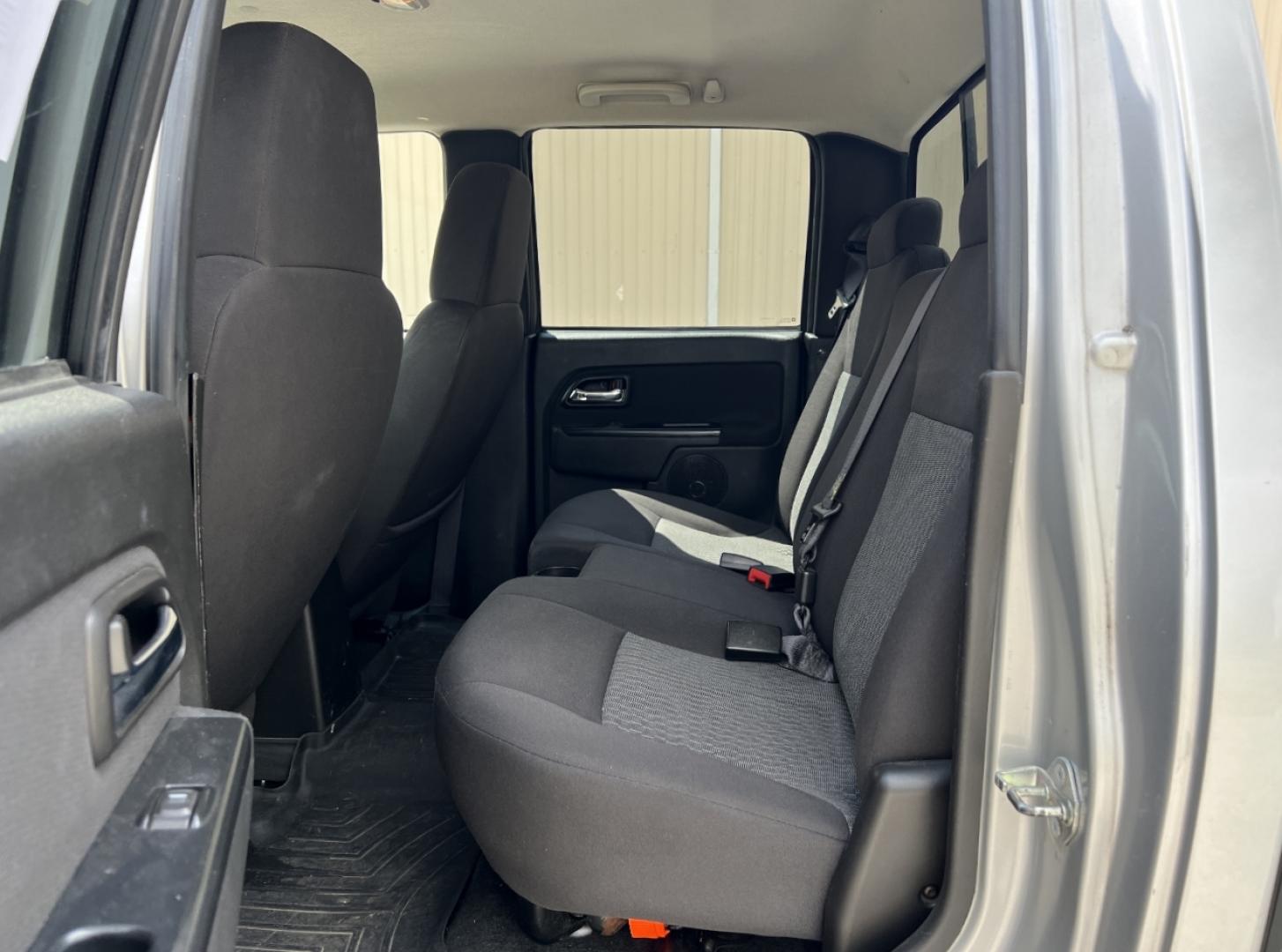 2012 SILVER /Black Cloth Chevrolet Colorado 2LT Crew Cab 4WD (1GCHTDFE1C8) with an 3.7L 5 Cyl. engine, Automatic transmission, located at 2990 Old Orchard Rd., Jackson, MO, 63755, 37.354214, -89.612106 - We have financing available and we accept trades! Fill out a credit application on our website or come by today! If you have any questions, give us a call at (573) 204-7777 or visit our website at firstautocredit.com. - Photo#5