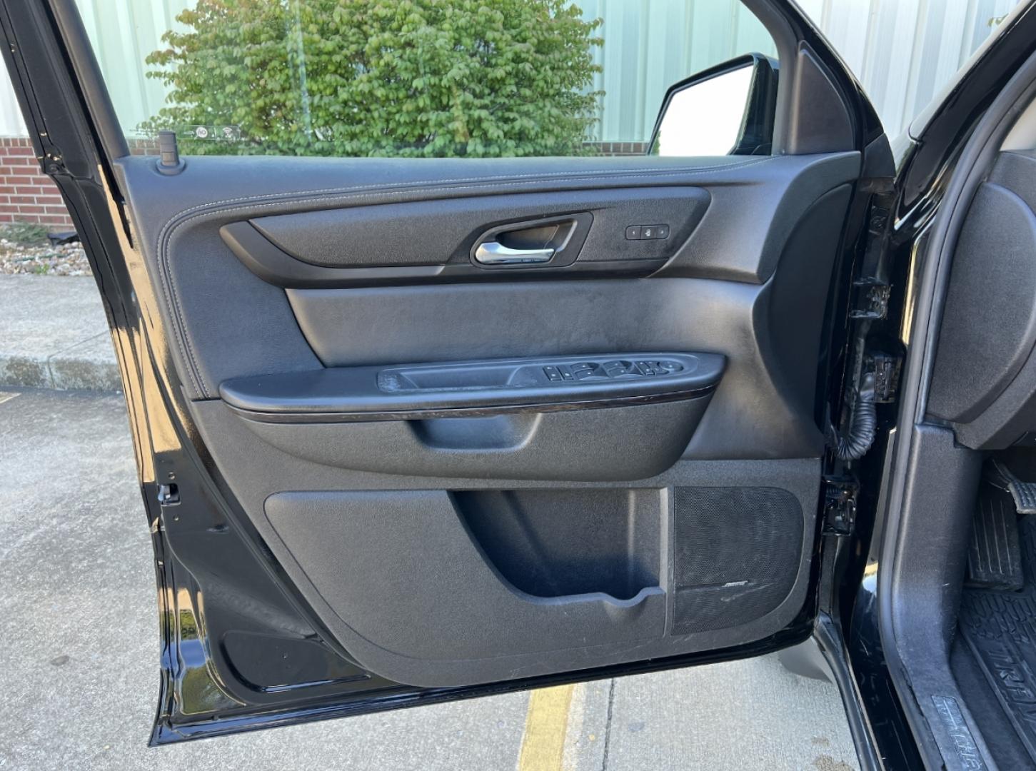 2017 BLACK /Black Leather Chevrolet Traverse Premier FWD (1GNKRJKD8HJ) with an 3.6L V6 engine, Automatic transmission, located at 506 S. Kingshighway, Cape Girardeau, MO, 63703, (573) 235-5000, 37.294991, -89.553635 - 2017 Chevrolet Traverse Premier 155xxx miles Front Wheel Drive 3.6L V6 Automatic Leather 3rd Row Navigation Rear Entertainment Power/Heated/Cooled Seats Heated Steering Wheel Backup Camera Sunroof Bluetooth Remote Start Cruise Power Windows/Locks/Mirrors We have financing available - Photo#16