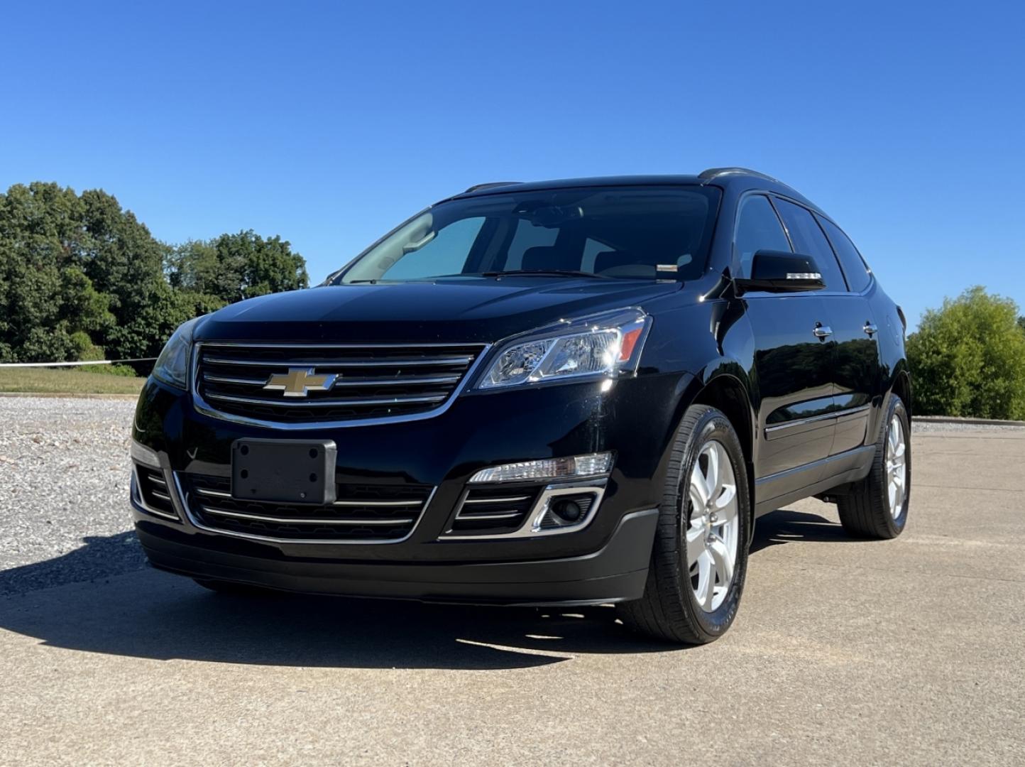 2017 BLACK /Black Leather Chevrolet Traverse Premier FWD (1GNKRJKD8HJ) with an 3.6L V6 engine, Automatic transmission, located at 506 S. Kingshighway, Cape Girardeau, MO, 63703, (573) 235-5000, 37.294991, -89.553635 - 2017 Chevrolet Traverse Premier 155xxx miles Front Wheel Drive 3.6L V6 Automatic Leather 3rd Row Navigation Rear Entertainment Power/Heated/Cooled Seats Heated Steering Wheel Backup Camera Sunroof Bluetooth Remote Start Cruise Power Windows/Locks/Mirrors We have financing available - Photo#9