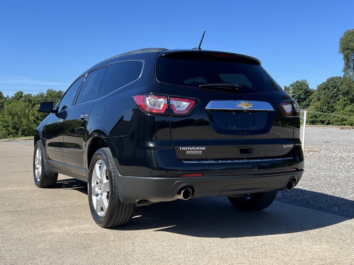 2017 BLACK /Black Leather Chevrolet Traverse Premier FWD (1GNKRJKD8HJ) with an 3.6L V6 engine, Automatic transmission, located at 506 S. Kingshighway, Cape Girardeau, MO, 63703, (573) 235-5000, 37.294991, -89.553635 - 2017 Chevrolet Traverse Premier 155xxx miles Front Wheel Drive 3.6L V6 Automatic Leather 3rd Row Navigation Rear Entertainment Power/Heated/Cooled Seats Heated Steering Wheel Backup Camera Sunroof Bluetooth Remote Start Cruise Power Windows/Locks/Mirrors We have financing available - Photo#13