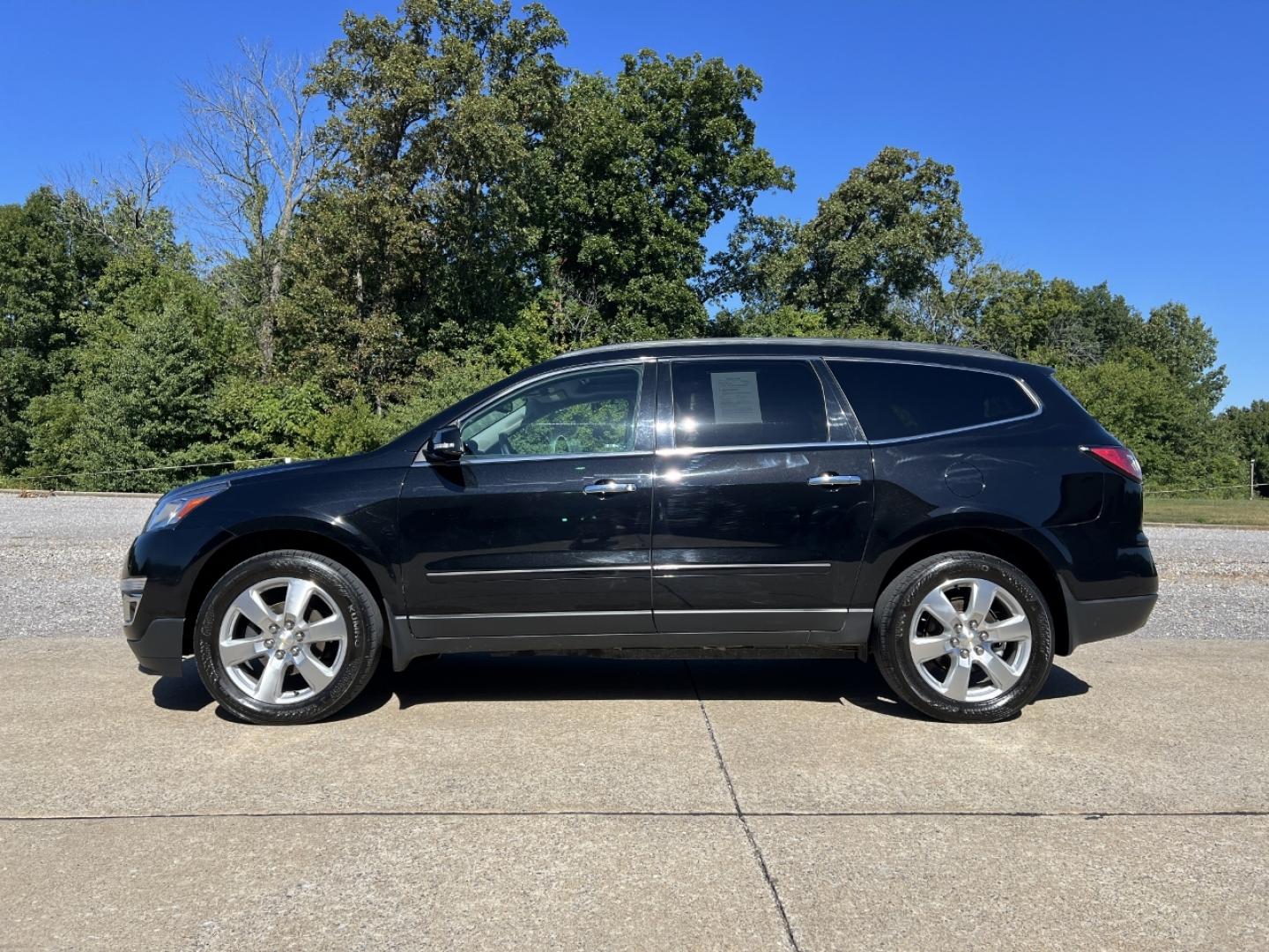 2017 BLACK /Black Leather Chevrolet Traverse Premier FWD (1GNKRJKD8HJ) with an 3.6L V6 engine, Automatic transmission, located at 506 S. Kingshighway, Cape Girardeau, MO, 63703, (573) 235-5000, 37.294991, -89.553635 - 2017 Chevrolet Traverse Premier 155xxx miles Front Wheel Drive 3.6L V6 Automatic Leather 3rd Row Navigation Rear Entertainment Power/Heated/Cooled Seats Heated Steering Wheel Backup Camera Sunroof Bluetooth Remote Start Cruise Power Windows/Locks/Mirrors We have financing available - Photo#10