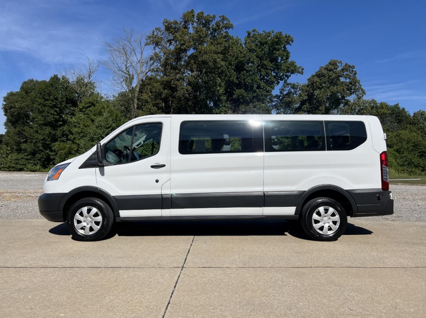 2018 WHITE /Gray Cloth Ford Transit 350 XLT (1FBZX2ZMXJK) with an 3.7L V6 engine, Automatic transmission, located at 506 S. Kingshighway, Cape Girardeau, MO, 63703, (573) 235-5000, 37.294991, -89.553635 - 2018 Ford Transit 350 XLT 80xxx miles Rear Wheel Drive 3.7L V6 Automatic Backup Camera Cruise Power Windows/Locks/Mirrors We have financing available and we accept trades! Fill out a credit application on our website or come by today! If you have any questions, give us a call at (573) 235-5 - Photo#4