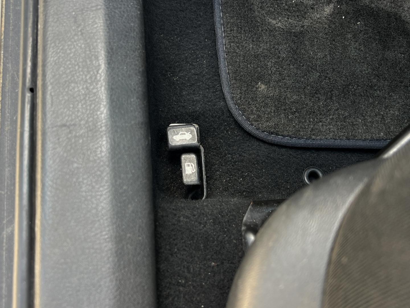 2009 SILVER /Black Cloth Toyota Corolla XRS (1NXBE40E89Z) with an 1.8L 4 Cyl. engine, 5-Speed Manual transmission, located at 2990 Old Orchard Rd., Jackson, MO, 63755, 37.354214, -89.612106 - 2009 Toyota Corolla XRS 157xxx miles Front Wheel Drive 2.4L 4 Cyl. 5-Speed Manual Sunroof Cruise Power Windows/Locks/Mirrors We have financing available and we accept trades! Fill out a credit application on our website or come by today! If you have any questions, give us a call at (573) 20 - Photo#26