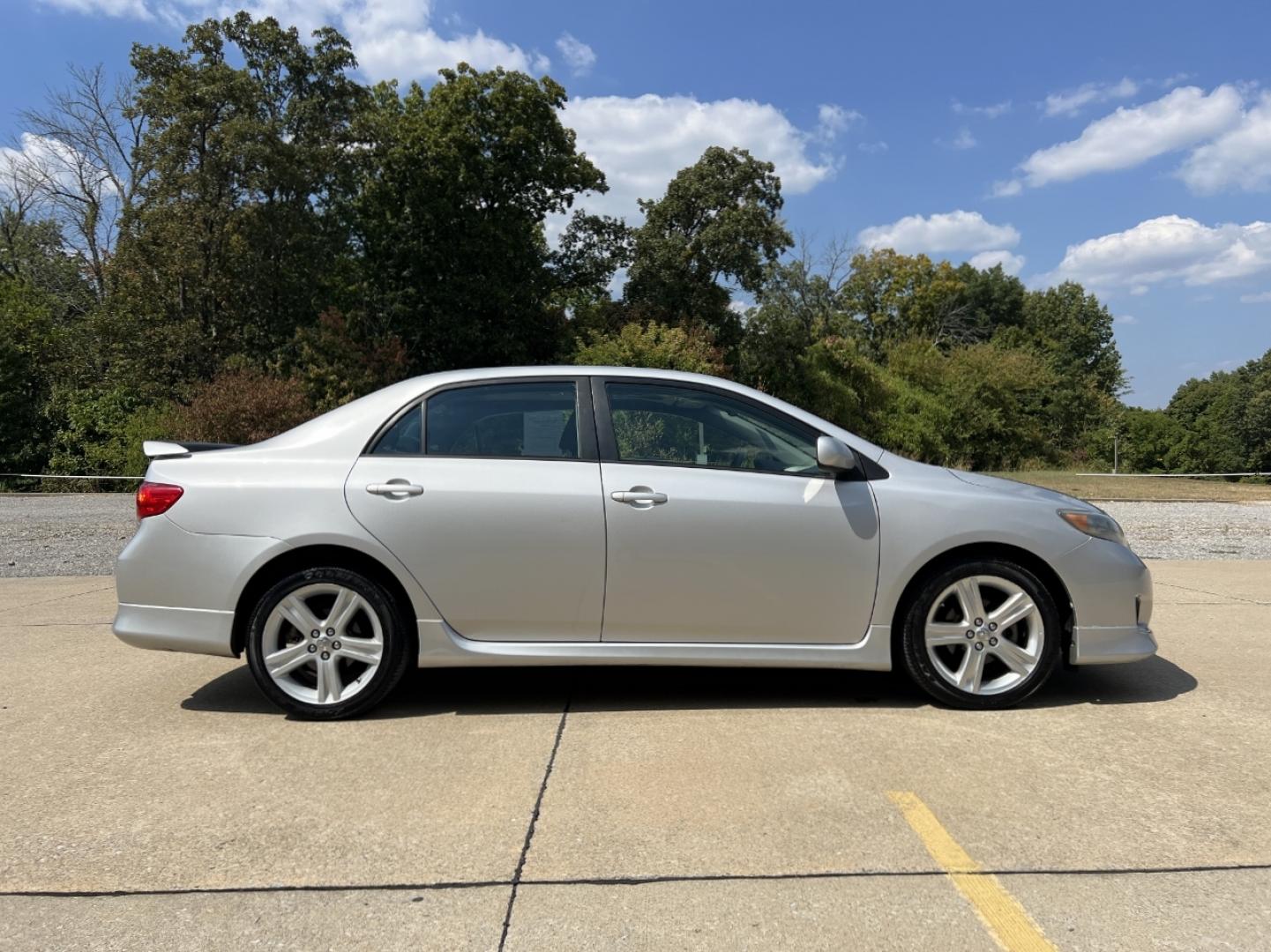 2009 SILVER /Black Cloth Toyota Corolla XRS (1NXBE40E89Z) with an 1.8L 4 Cyl. engine, 5-Speed Manual transmission, located at 2990 Old Orchard Rd., Jackson, MO, 63755, 37.354214, -89.612106 - 2009 Toyota Corolla XRS 157xxx miles Front Wheel Drive 2.4L 4 Cyl. 5-Speed Manual Sunroof Cruise Power Windows/Locks/Mirrors We have financing available and we accept trades! Fill out a credit application on our website or come by today! If you have any questions, give us a call at (573) 20 - Photo#5