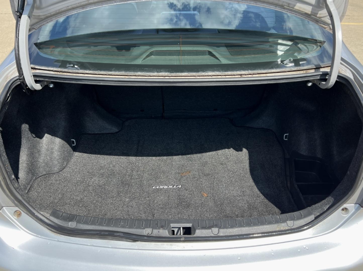 2009 SILVER /Black Cloth Toyota Corolla XRS (1NXBE40E89Z) with an 1.8L 4 Cyl. engine, 5-Speed Manual transmission, located at 2990 Old Orchard Rd., Jackson, MO, 63755, 37.354214, -89.612106 - 2009 Toyota Corolla XRS 157xxx miles Front Wheel Drive 2.4L 4 Cyl. 5-Speed Manual Sunroof Cruise Power Windows/Locks/Mirrors We have financing available and we accept trades! Fill out a credit application on our website or come by today! If you have any questions, give us a call at (573) 20 - Photo#17