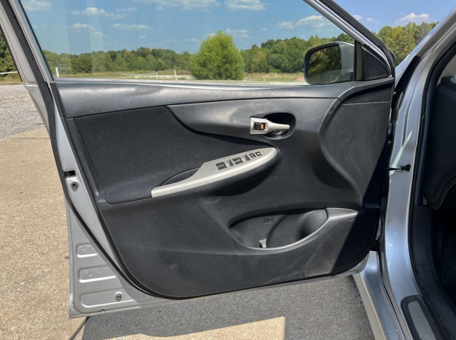 2009 SILVER /Black Cloth Toyota Corolla XRS (1NXBE40E89Z) with an 1.8L 4 Cyl. engine, 5-Speed Manual transmission, located at 2990 Old Orchard Rd., Jackson, MO, 63755, 37.354214, -89.612106 - 2009 Toyota Corolla XRS 157xxx miles Front Wheel Drive 2.4L 4 Cyl. 5-Speed Manual Sunroof Cruise Power Windows/Locks/Mirrors We have financing available and we accept trades! Fill out a credit application on our website or come by today! If you have any questions, give us a call at (573) 20 - Photo#10