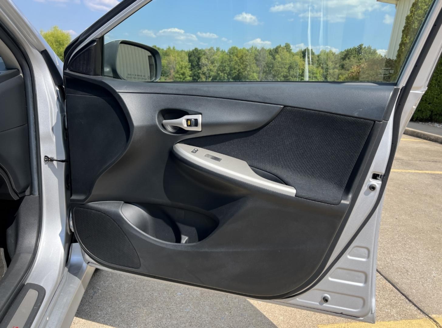 2009 SILVER /Black Cloth Toyota Corolla XRS (1NXBE40E89Z) with an 1.8L 4 Cyl. engine, 5-Speed Manual transmission, located at 2990 Old Orchard Rd., Jackson, MO, 63755, 37.354214, -89.612106 - 2009 Toyota Corolla XRS 157xxx miles Front Wheel Drive 2.4L 4 Cyl. 5-Speed Manual Sunroof Cruise Power Windows/Locks/Mirrors We have financing available and we accept trades! Fill out a credit application on our website or come by today! If you have any questions, give us a call at (573) 20 - Photo#12