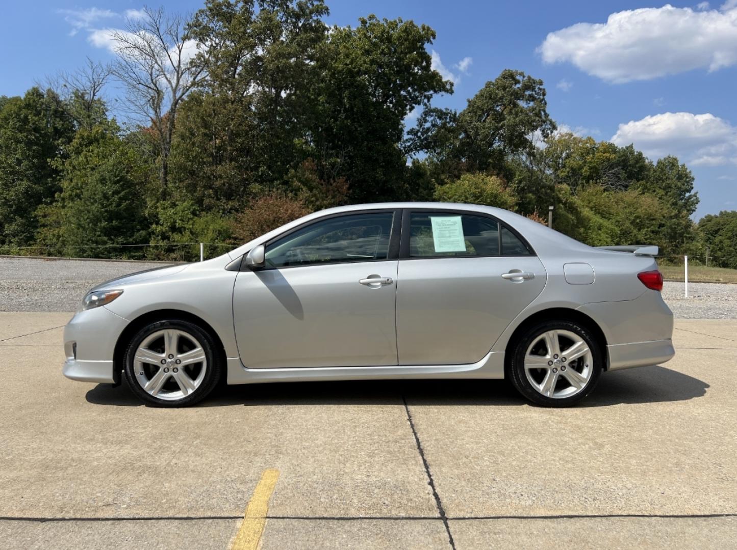 2009 SILVER /Black Cloth Toyota Corolla XRS (1NXBE40E89Z) with an 1.8L 4 Cyl. engine, 5-Speed Manual transmission, located at 2990 Old Orchard Rd., Jackson, MO, 63755, 37.354214, -89.612106 - 2009 Toyota Corolla XRS 157xxx miles Front Wheel Drive 2.4L 4 Cyl. 5-Speed Manual Sunroof Cruise Power Windows/Locks/Mirrors We have financing available and we accept trades! Fill out a credit application on our website or come by today! If you have any questions, give us a call at (573) 20 - Photo#4
