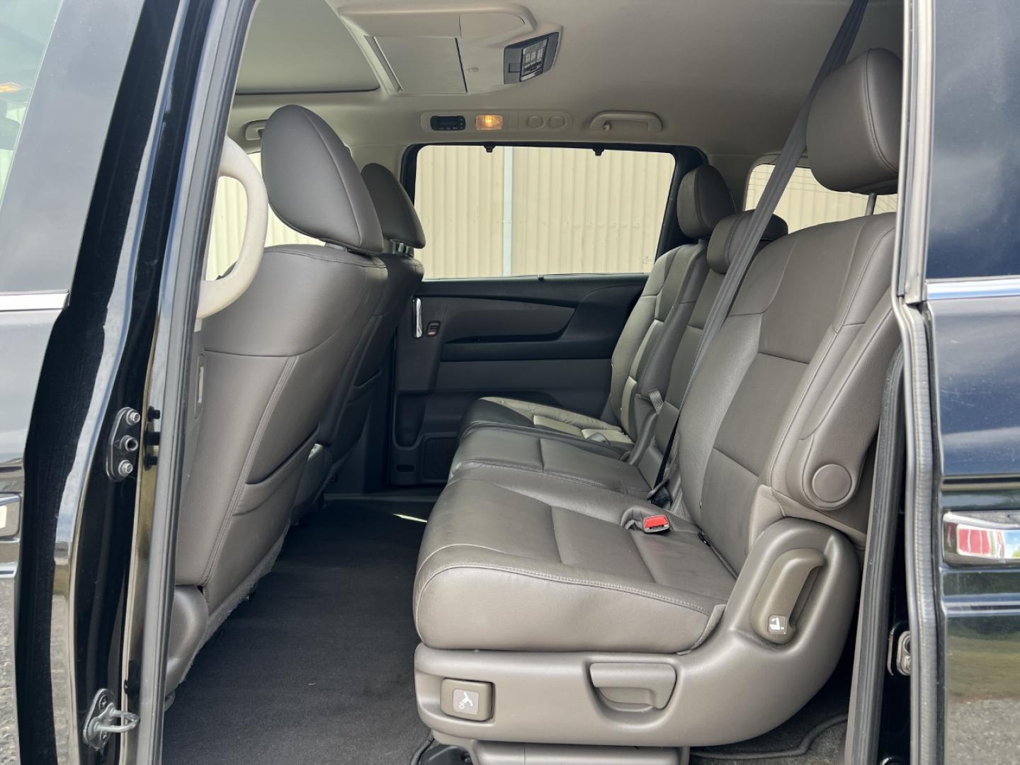 2016 BLACK /Gray Leather Honda Odyssey Touring Elite (5FNRL5H91GB) with an 3.5L V6 engine, Automatic transmission, located at 2990 Old Orchard Rd., Jackson, MO, 63755, 37.354214, -89.612106 - We have financing available and we accept trades! Fill out a credit application on our website or come by today! If you have any questions, give us a call at (573) 204-7777 or visit our website at firstautocredit.com. - Photo#8
