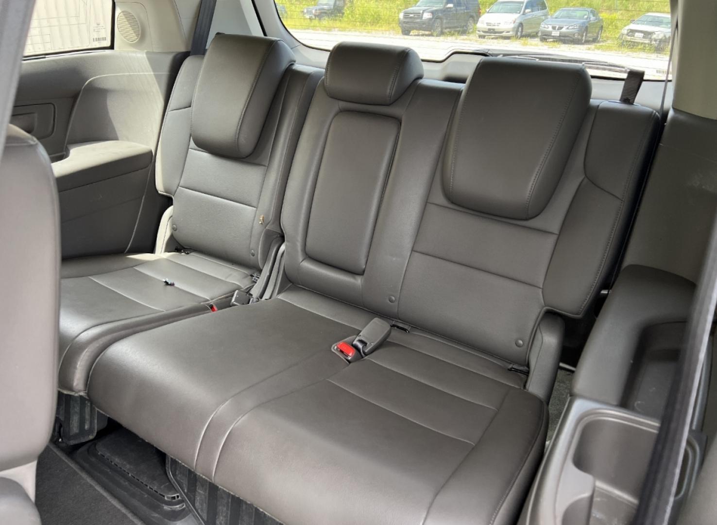 2016 BLACK /Gray Leather Honda Odyssey Touring Elite (5FNRL5H91GB) with an 3.5L V6 engine, Automatic transmission, located at 2990 Old Orchard Rd., Jackson, MO, 63755, 37.354214, -89.612106 - We have financing available and we accept trades! Fill out a credit application on our website or come by today! If you have any questions, give us a call at (573) 204-7777 or visit our website at firstautocredit.com. - Photo#9