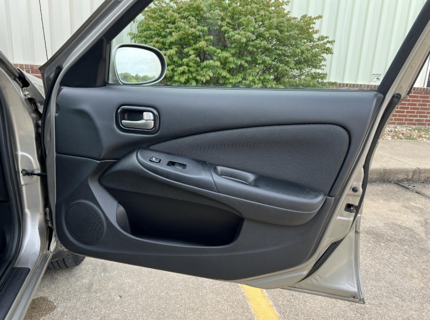 2006 GRAY /Gray Cloth Nissan Sentra 1.8 Special Edition (3N1CB51D16L) with an 1.8L 4 Cyl. engine, Automatic transmission, located at 506 S. Kingshighway, Cape Girardeau, MO, 63703, (573) 235-5000, 37.294991, -89.553635 - 2006 Nissan Sentra 1.8 Special Edition 115xxx miles Front Wheel Drive 1.8L 4 Cyl. Automatic Cruise Power Windows/Locks/Mirrors We have financing available and we accept trades! Fill out a credit application on our website or come by today! If you have any questions, give us a call at (573) 2 - Photo#11