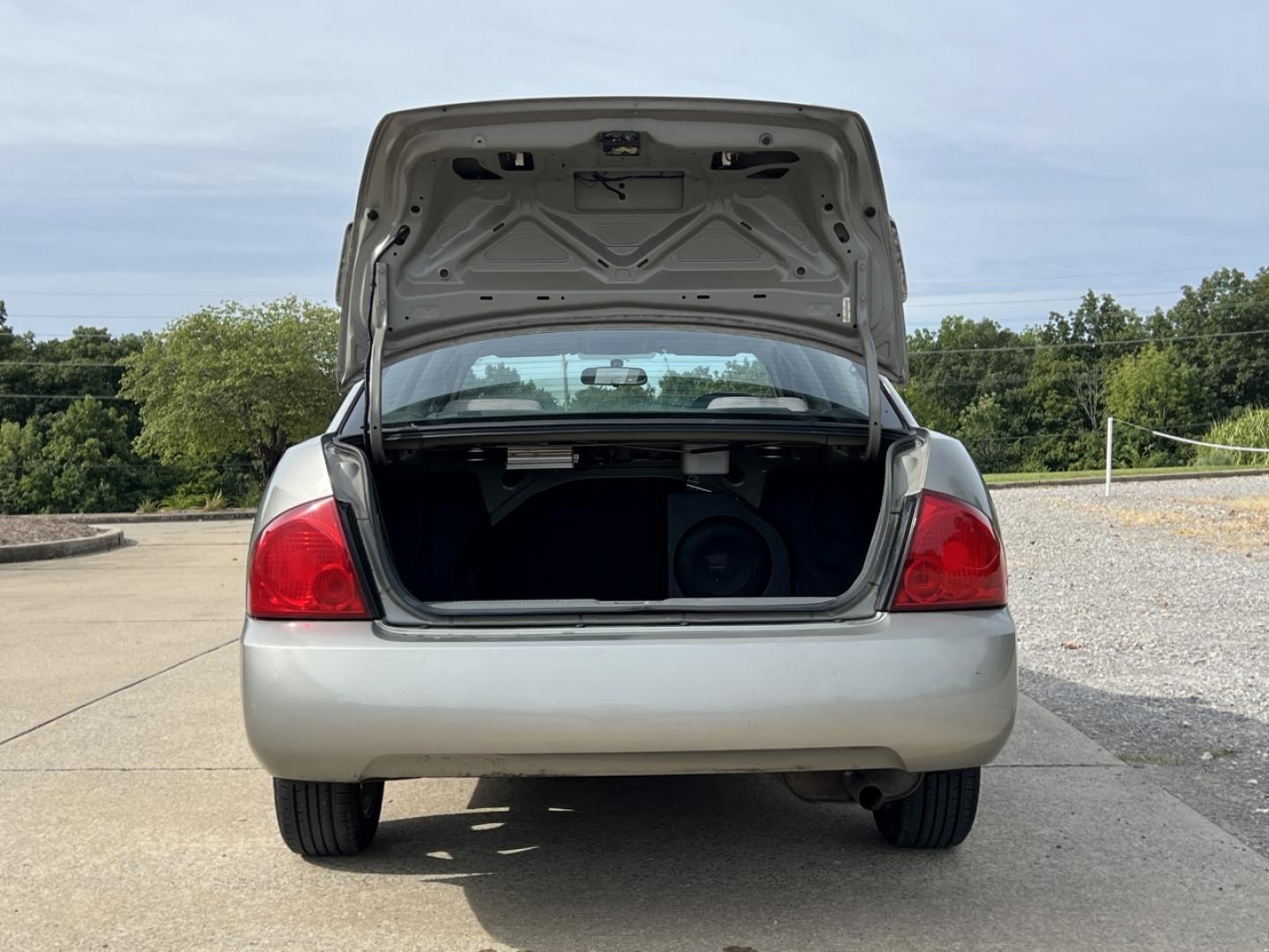 2006 GRAY /Gray Cloth Nissan Sentra 1.8 Special Edition (3N1CB51D16L) with an 1.8L 4 Cyl. engine, Automatic transmission, located at 506 S. Kingshighway, Cape Girardeau, MO, 63703, (573) 235-5000, 37.294991, -89.553635 - 2006 Nissan Sentra 1.8 Special Edition 115xxx miles Front Wheel Drive 1.8L 4 Cyl. Automatic Cruise Power Windows/Locks/Mirrors We have financing available and we accept trades! Fill out a credit application on our website or come by today! If you have any questions, give us a call at (573) 2 - Photo#15